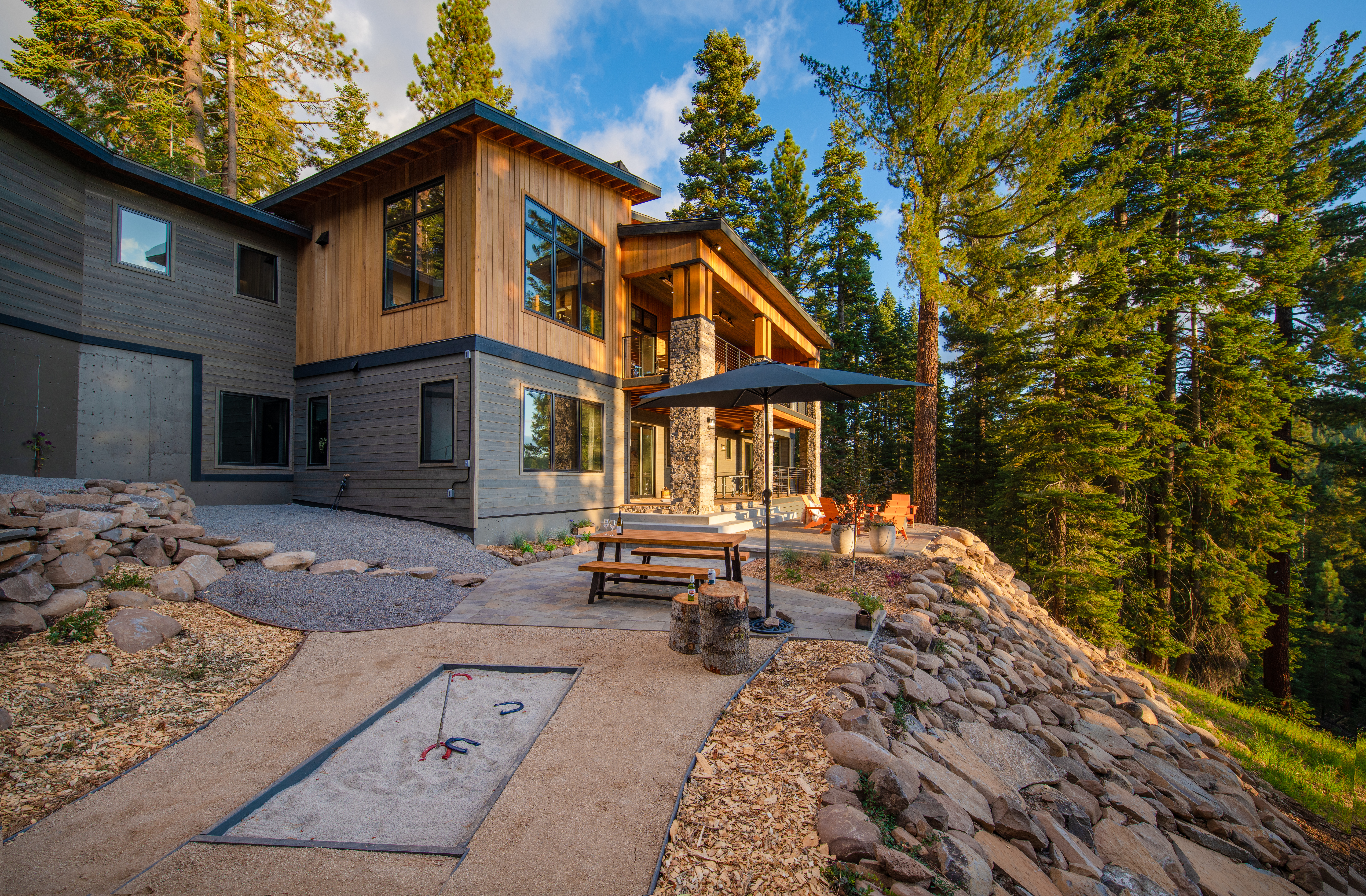 Chalet Jefferys Truckee: Spacious 5-Bedroom Apartment with Hot Tub, Lake Tahoe