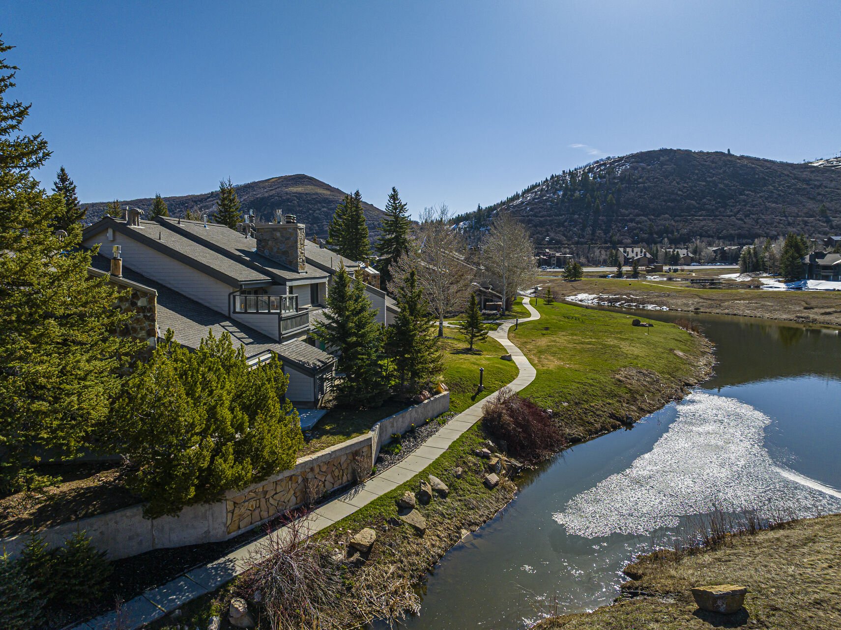 Chalet Jordanelle Park City: Luxury 3-Bedroom Ski Chalet with Mountain Views, Park City