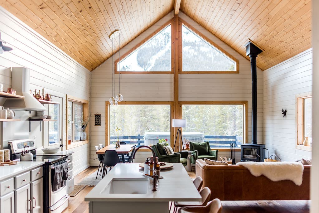 Chalet La Plata Aspen: Charming 3-Bedroom Ski Chalet with Hot Tub, Aspen