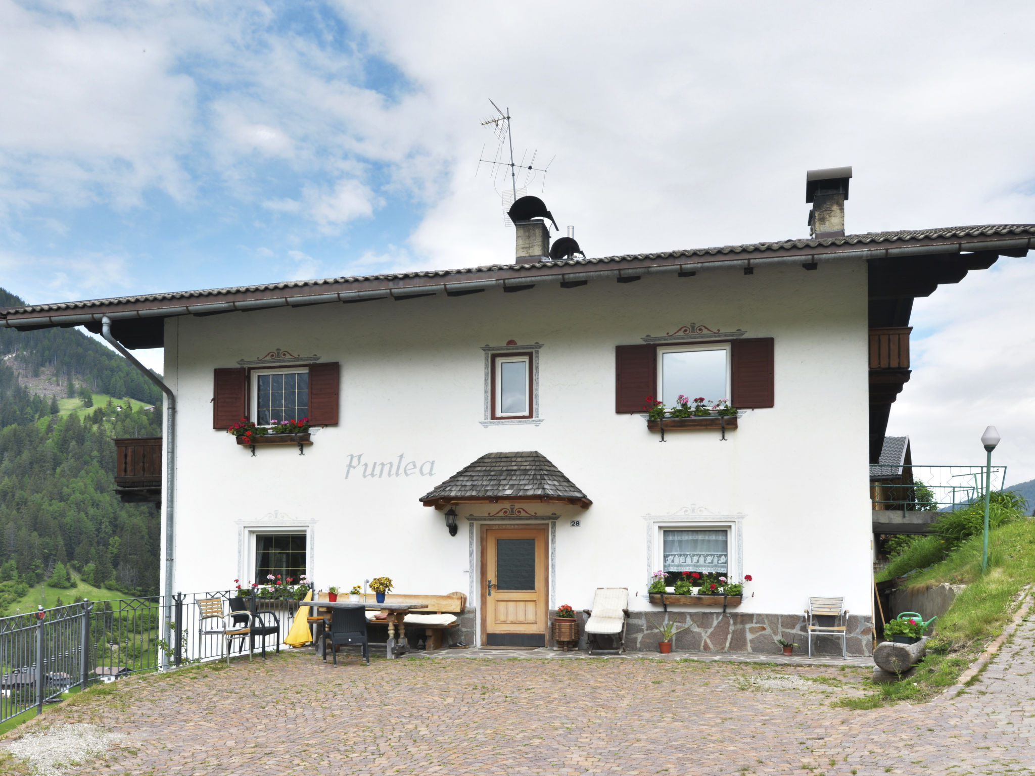Chalet Ladinia Santa Cristina: Alpine 5-Bedroom Ski Chalet with Mountain Access and Traditional Wood Interiors in the Dolomites