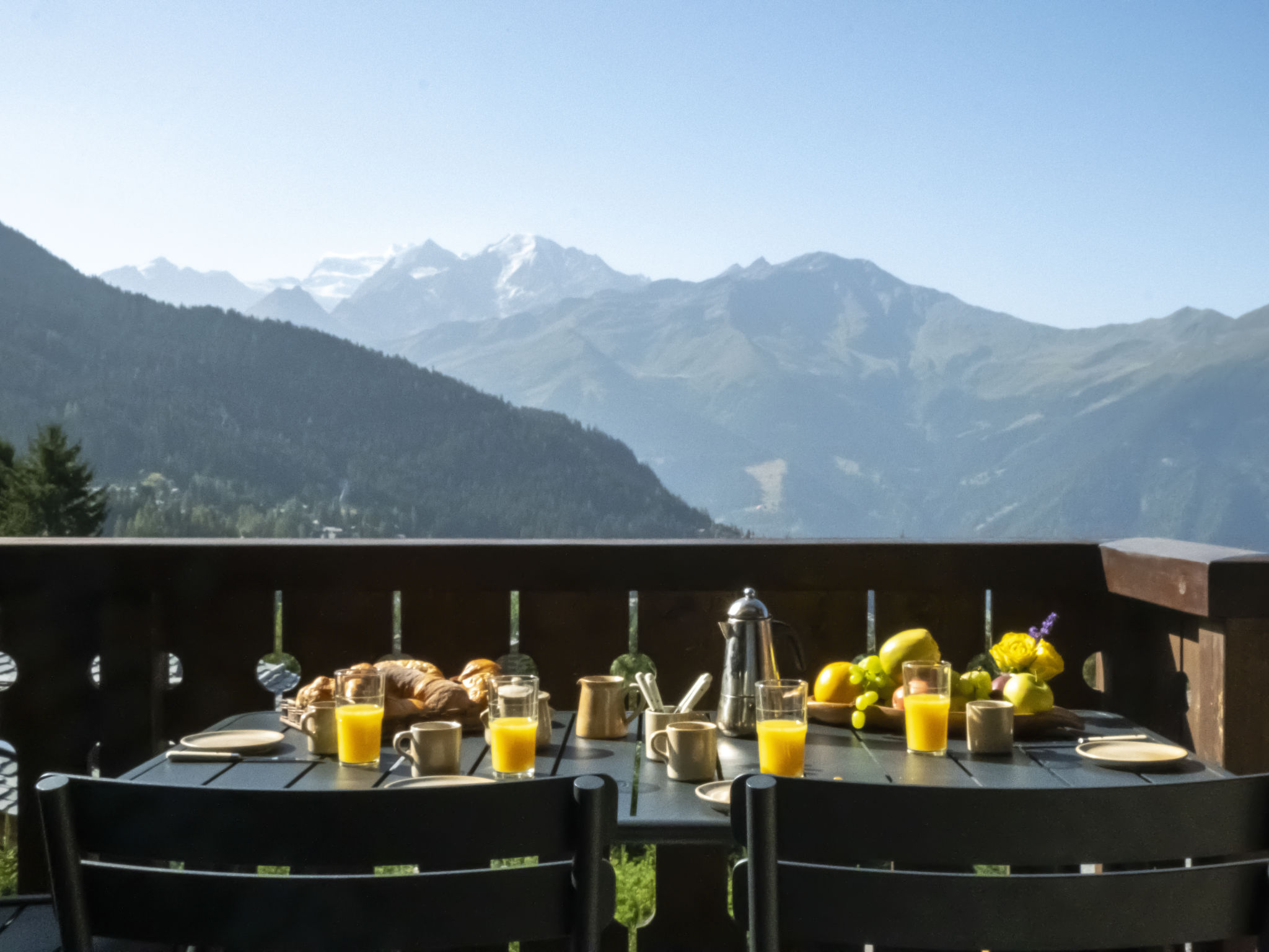 Chalet Licogne Verbier: Stunning 3-Bedroom Alpine Apartment with Fireplace and Mountain Access in Switzerland