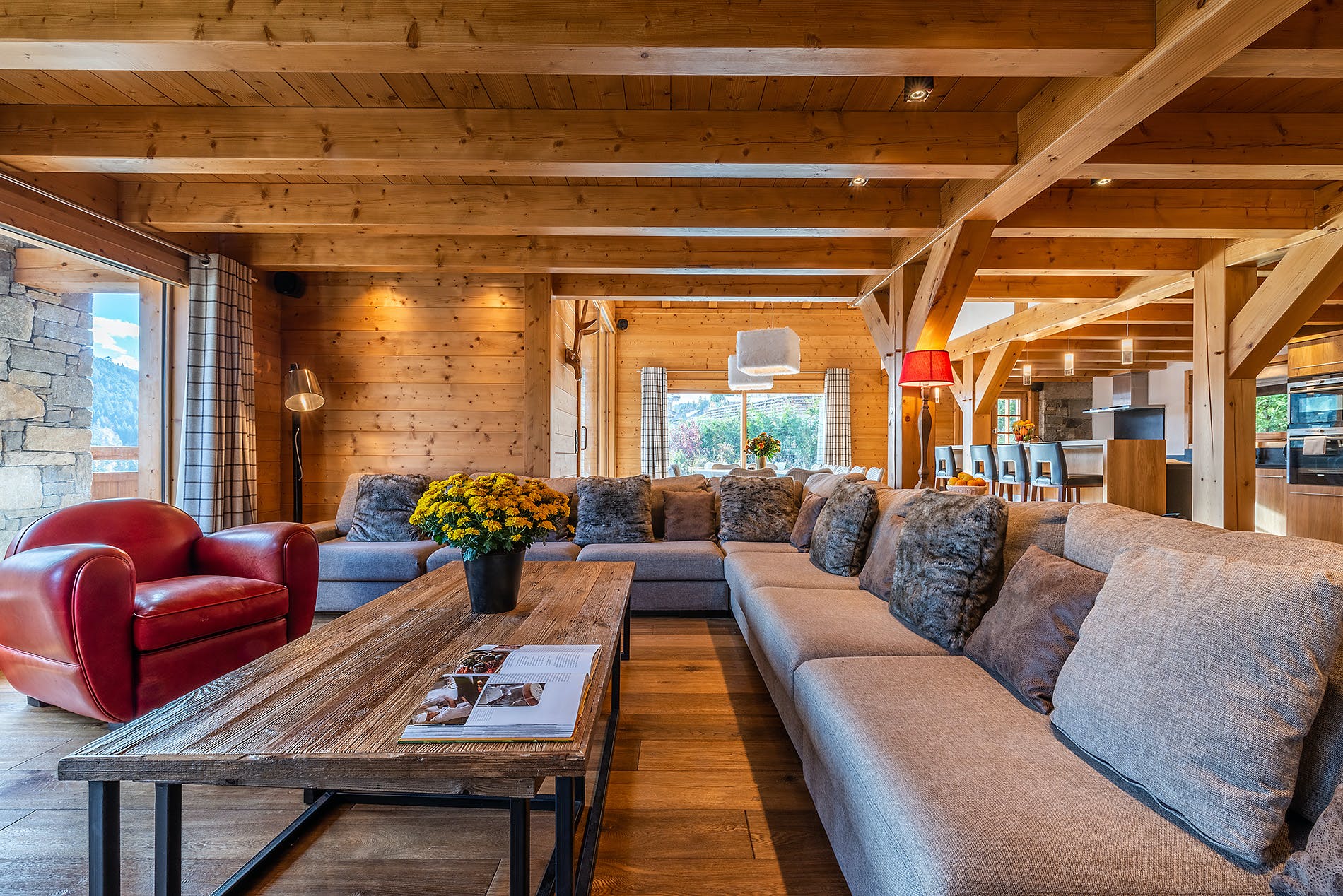 Chalet Mont Chéry: Luxury 7-Bedroom Chalet with Sauna and Mountain Views, Les Gets