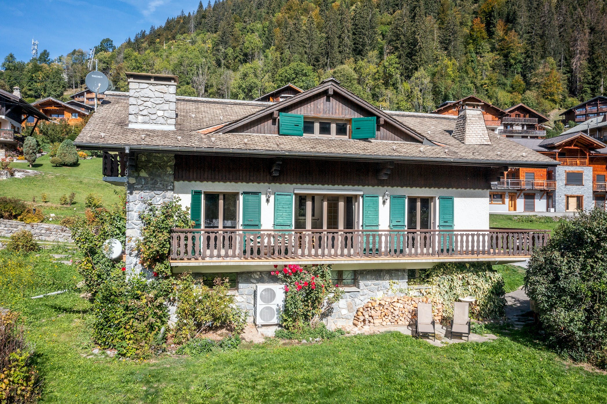 Chalet Montriond Morzine Morzine: Luxury 5-Bedroom Villa with Stunning Mountain Views, Morzine