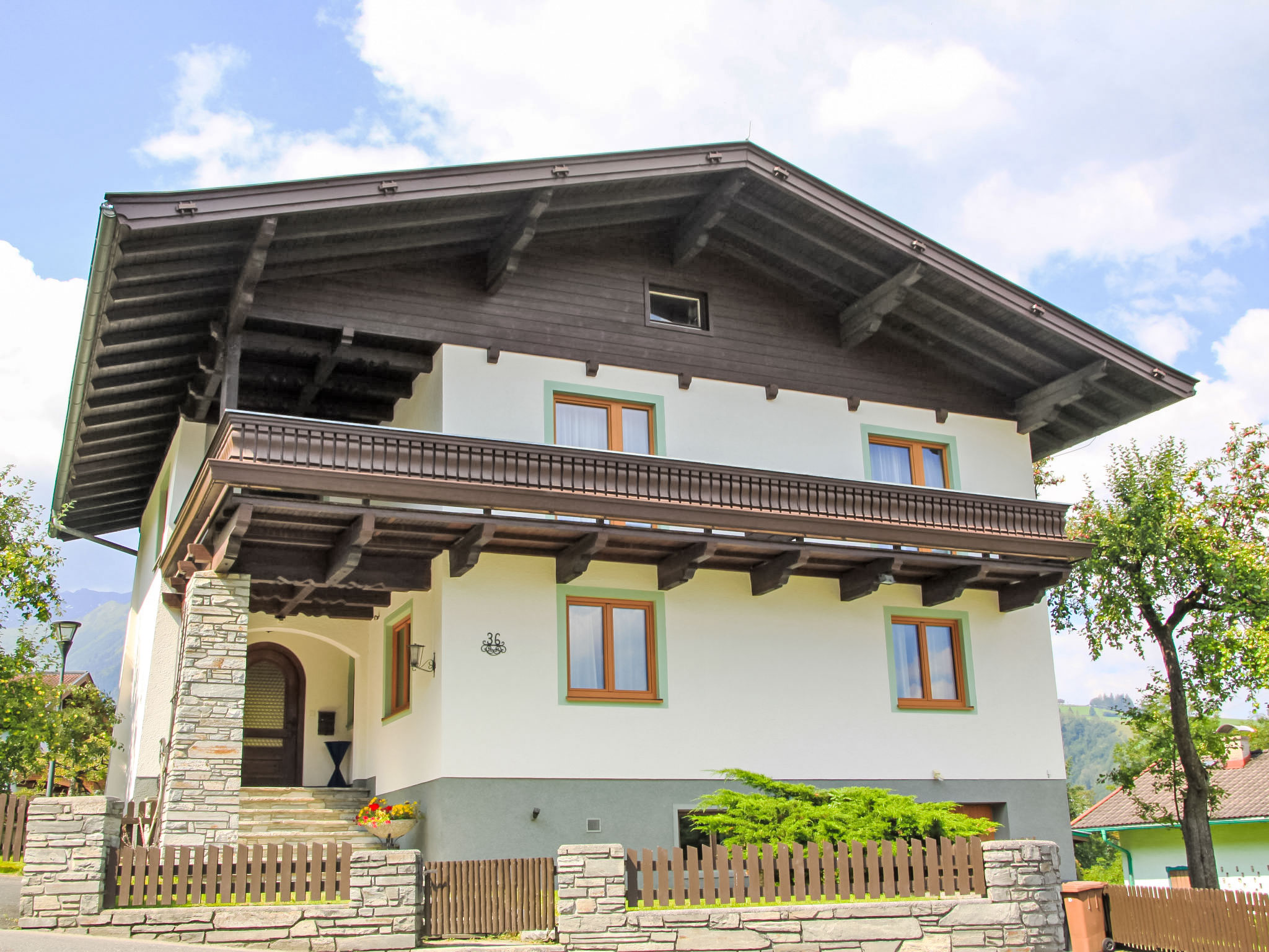 Chalet Mooskopf Kaprun: Luxury 3-Bedroom Alpine Chalet with Mountain Views Near Kitzsteinhorn Glacier