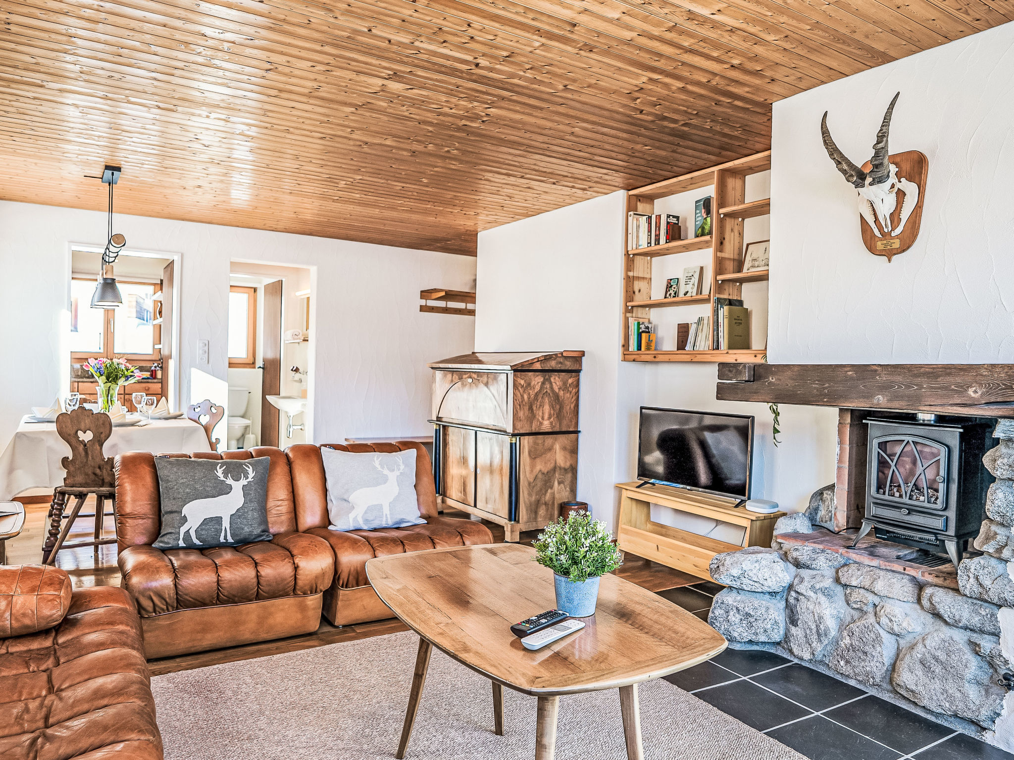 Chalet Muragles Samedan: Luxury 2-Bedroom Alpine Apartment with Mountain Views and Ski Access in Switzerland