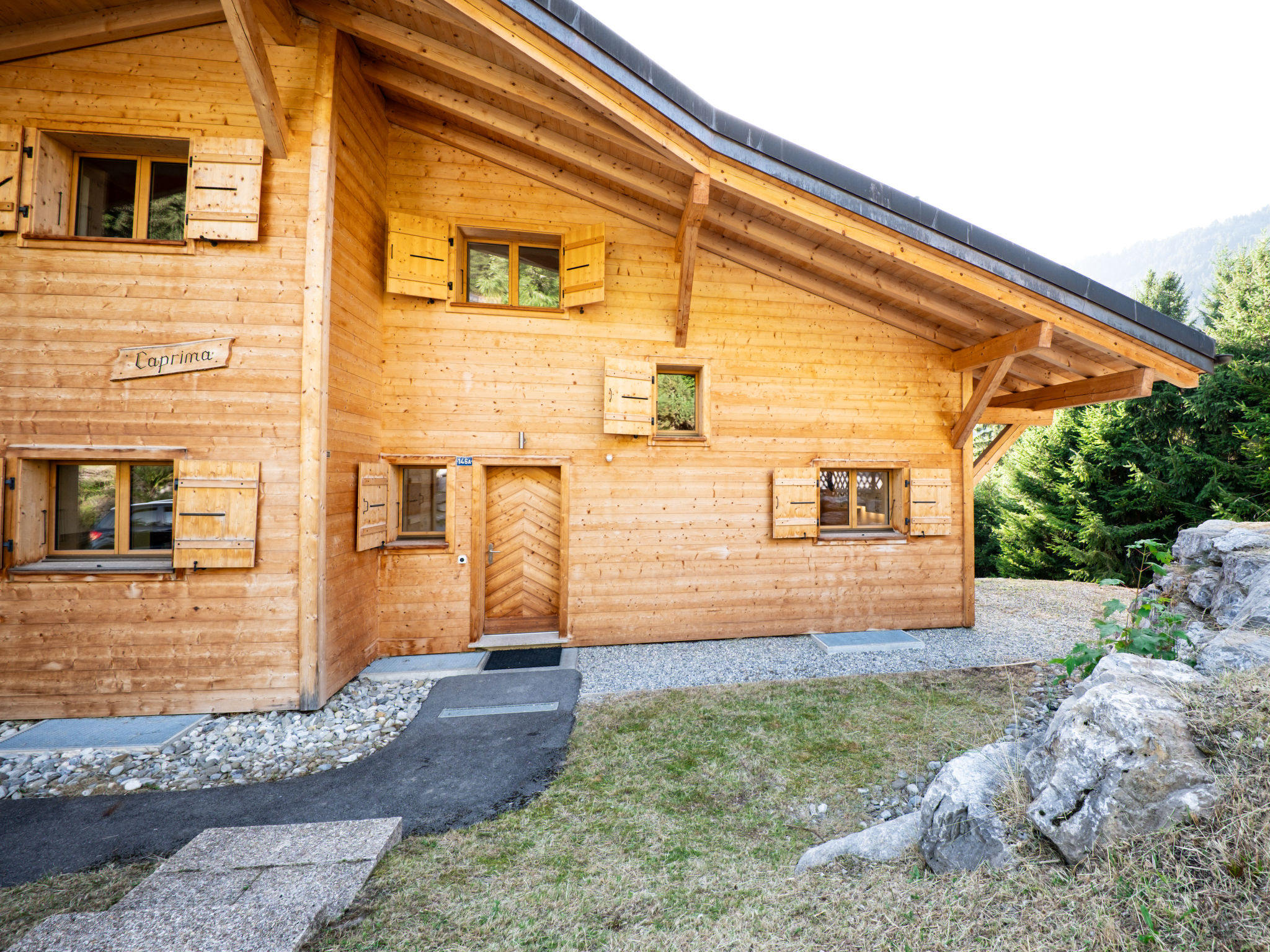 Chalet Muveran Villars: Spectacular 4-Bedroom Alpine Chalet Near Ski Slopes with Modern Furnishings in Swiss Alps