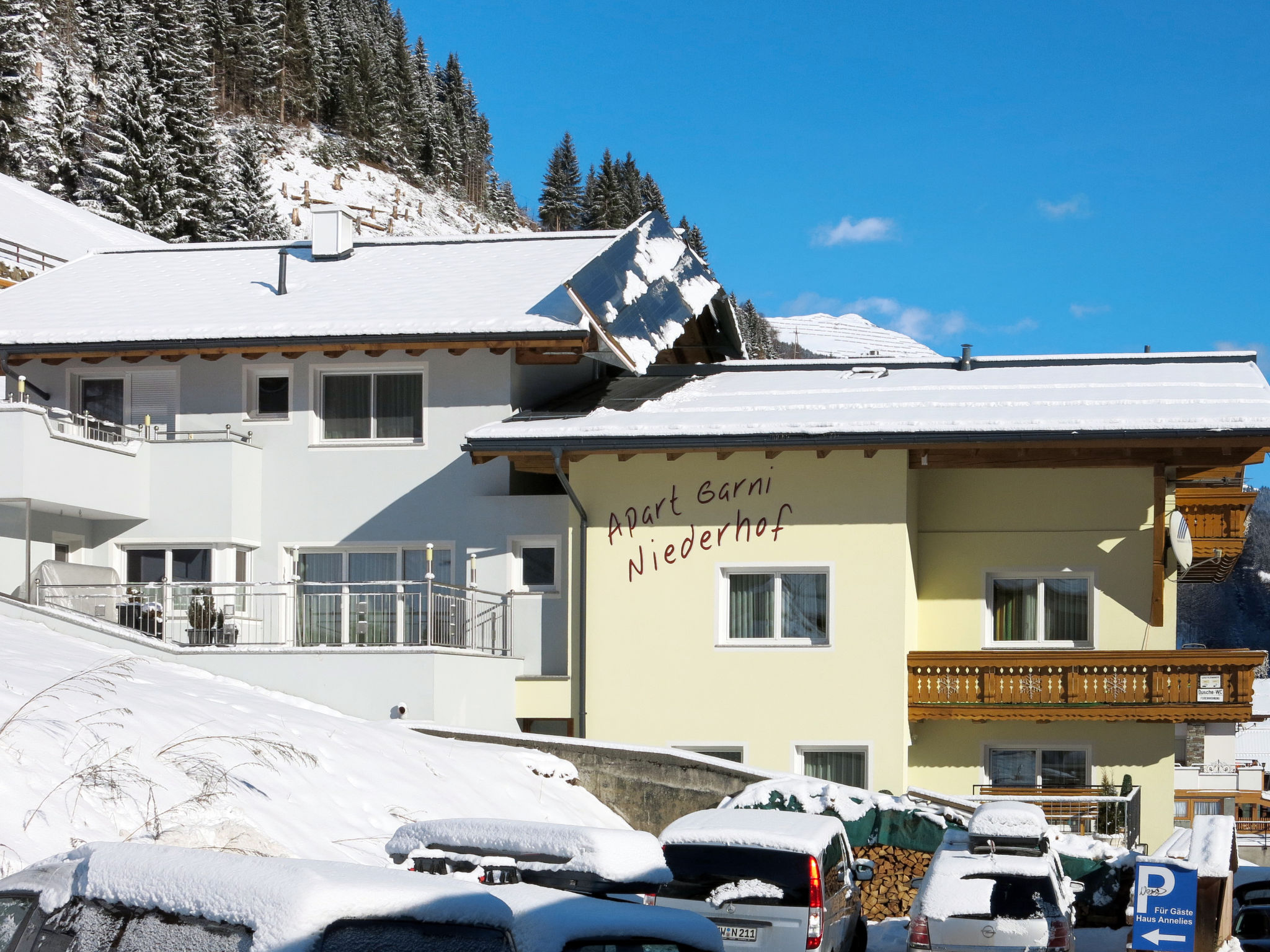 Chalet Niederhof Kappl: Luxury 10-Bedroom Alpine Chalet Accommodating 20 Guests Near Ischgl Ski Area