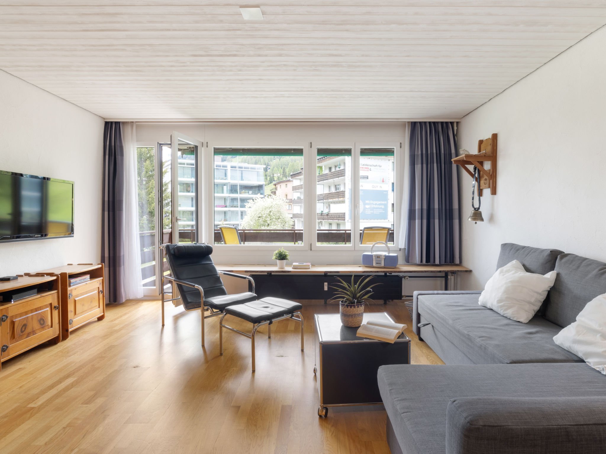 Chalet Parsenn Davos: Charming 1-Bedroom Mountain Apartment with Shared Pool and Ski Access in Swiss Alps