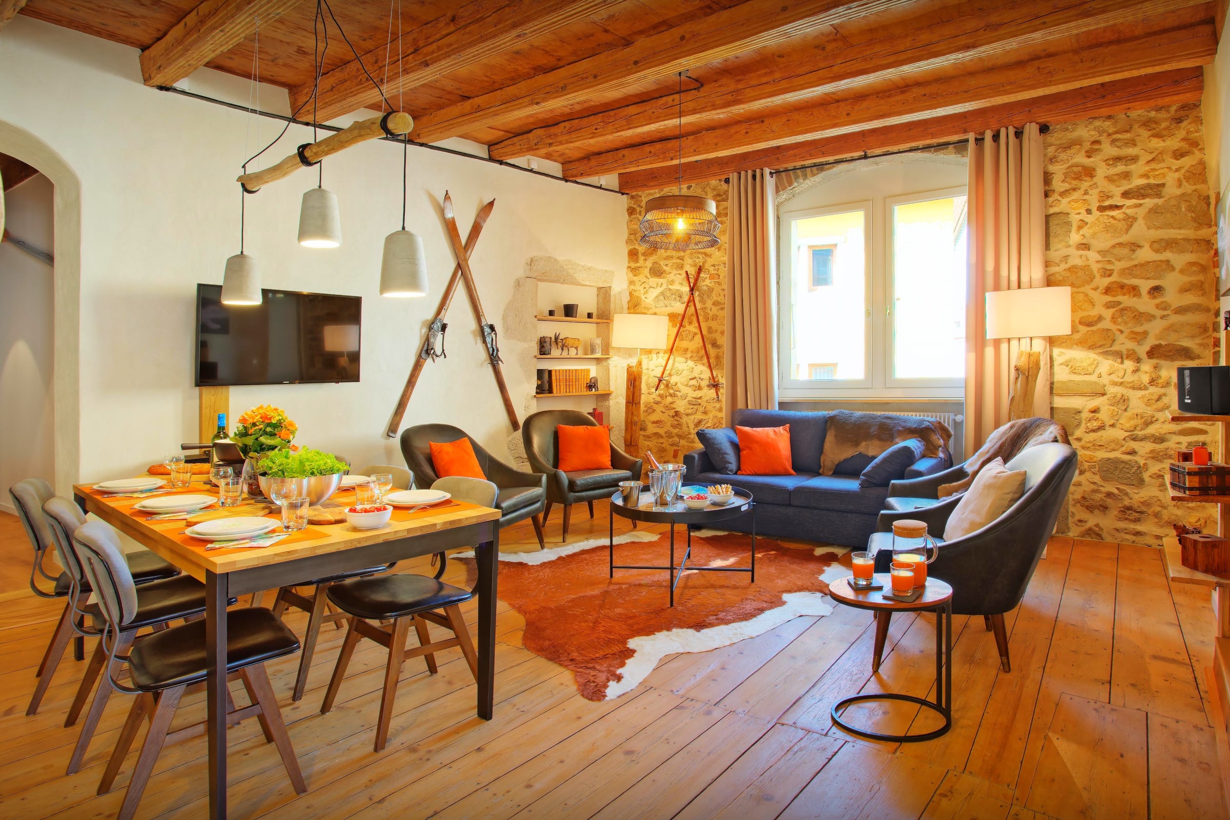 Chalet Pérouze Annecy: Stylish 3-Bedroom Ski Chalet Rental with Lake and Beach Access, Upper Savoy
