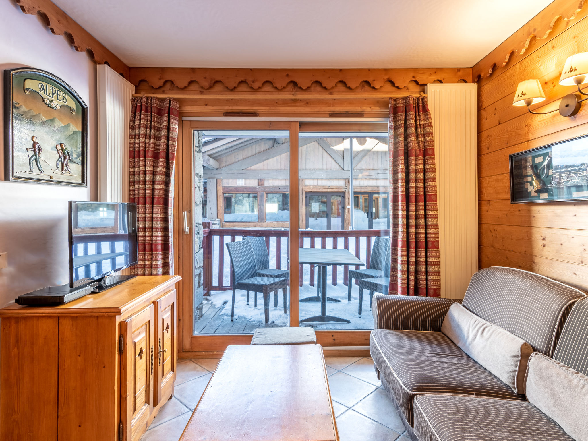 Chalet Pramecou Tignes: Luxury 2-Bedroom Mountain Apartment with Ski Access and Stunning Alpine Views in Val Claret
