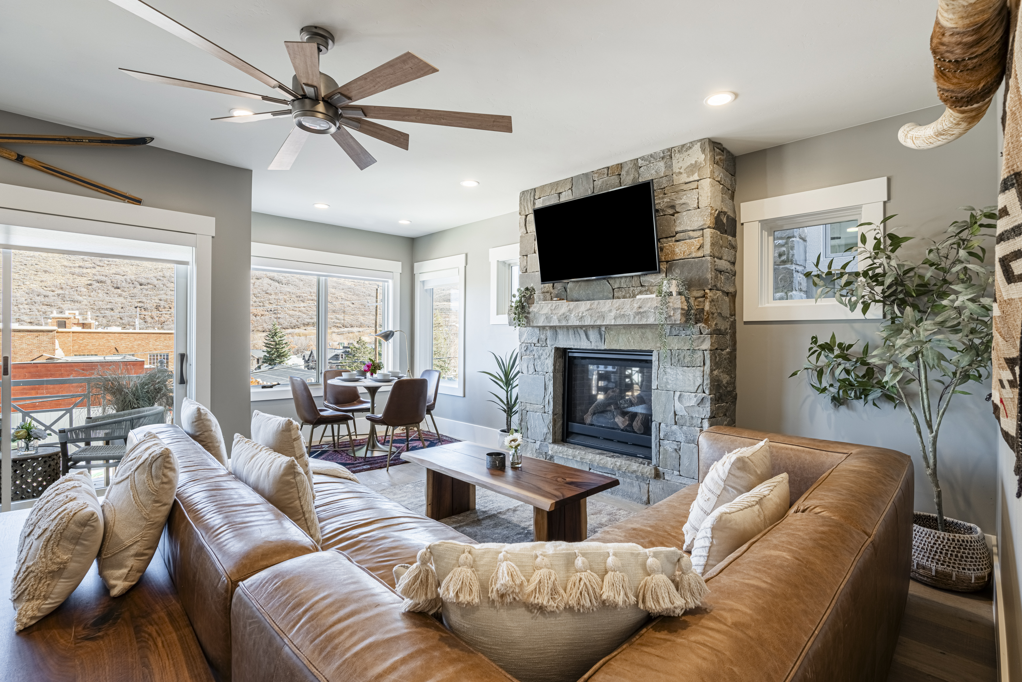 Chalet Quaking Aspen Park City: Luxury 4-Bedroom Ski Chalet with Hot Tub, Park City