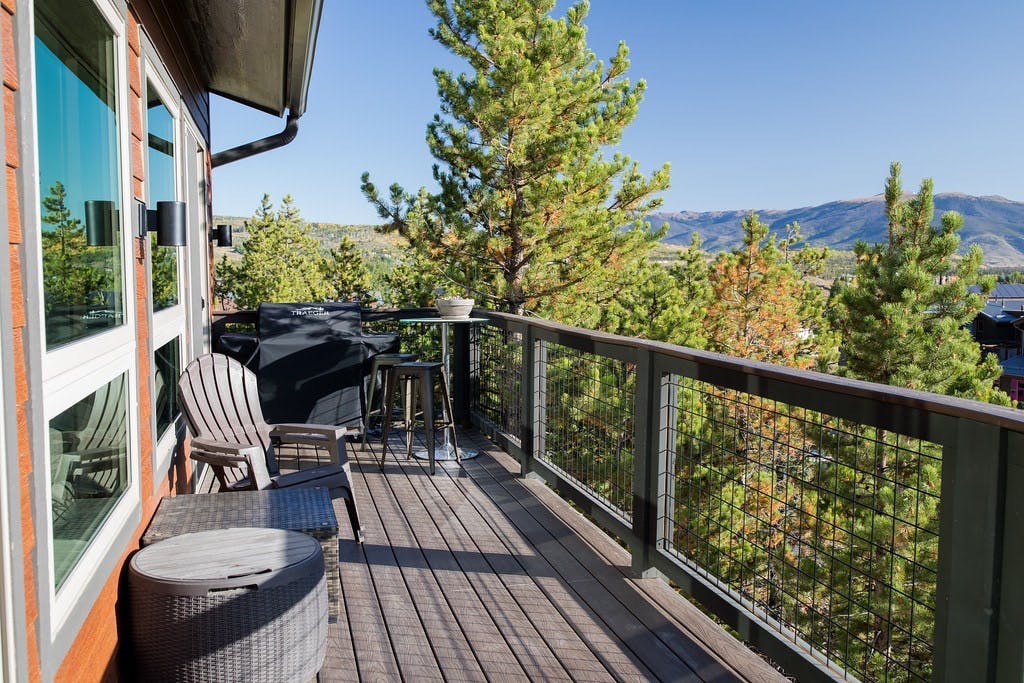 Chalet Quandary Frisco: Luxury 4-Bedroom Chalet with Hot Tub and Mountain Views, Frisco