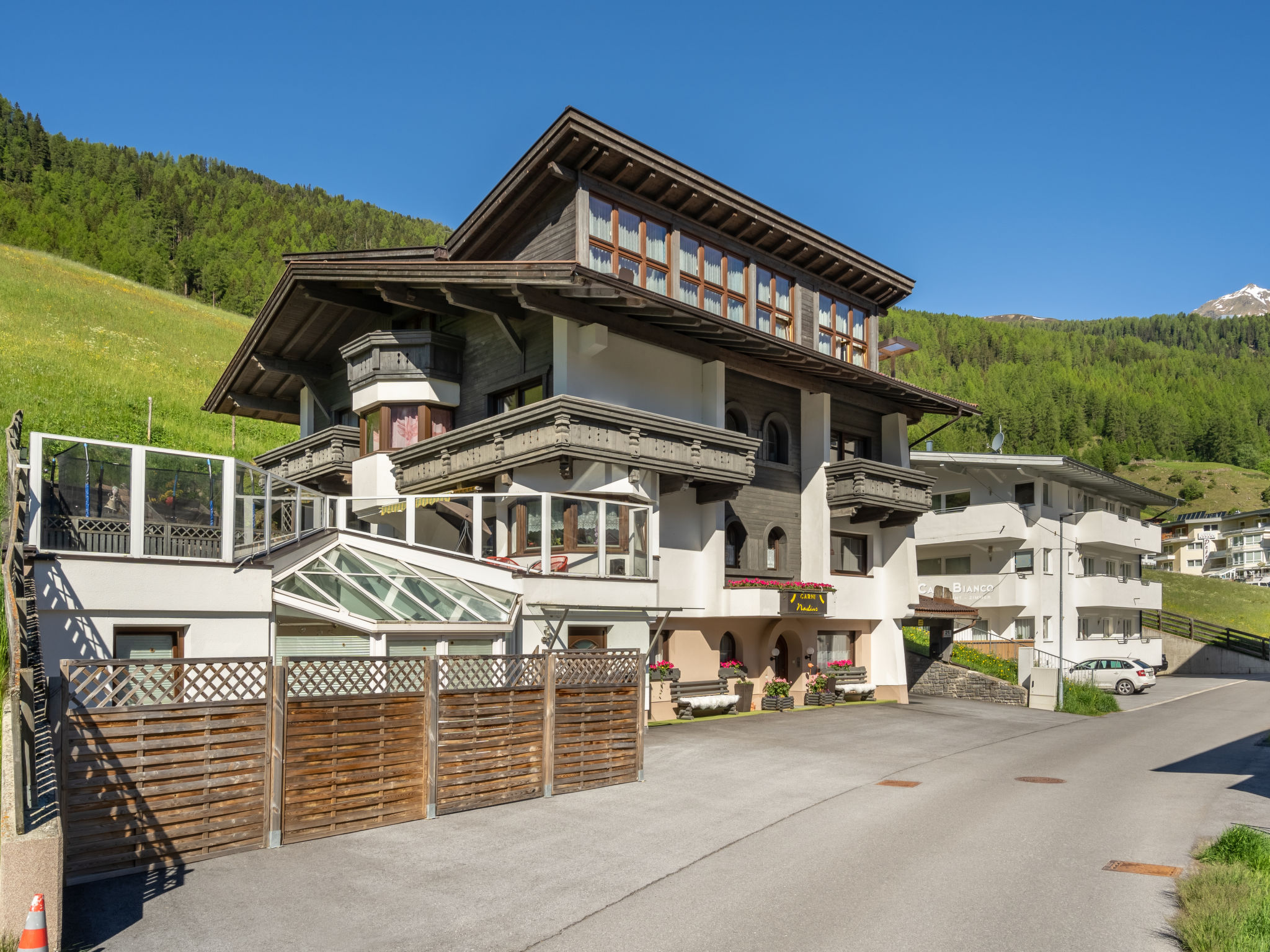 Chalet Ramolkogel Sölden: Contemporary 3-Bedroom Alpine Apartment with Mountain Views Near Sölden Ski Slopes Austria