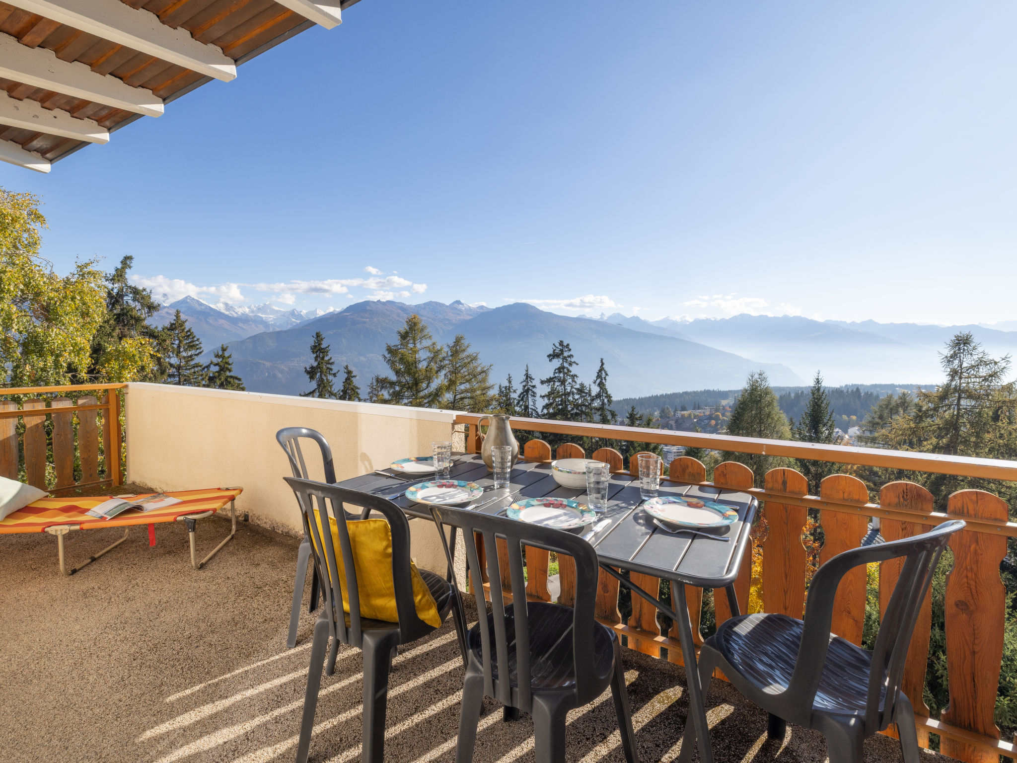 Chalet Rochers Crans-Montana: Elegant 3-Bedroom Mountain Apartment with Panoramic Alpine Views and Ski Access