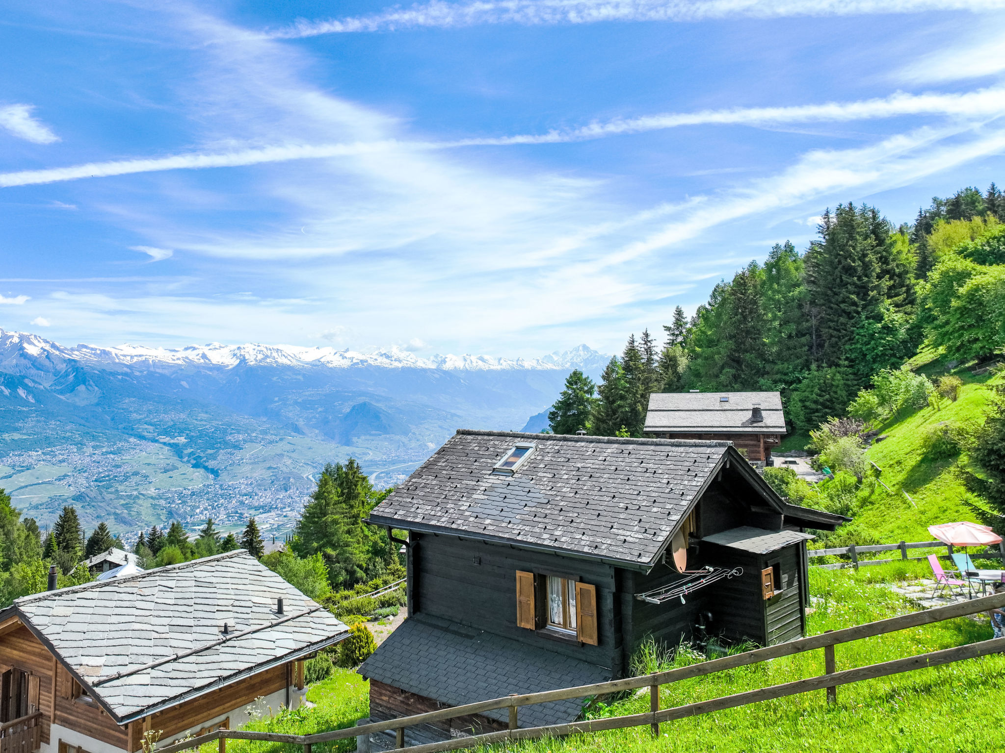 Chalet Rodoron Nendaz: Cozy 2-Bedroom Mountain Chalet with Stunning Alpine Views Just Steps from Skiing