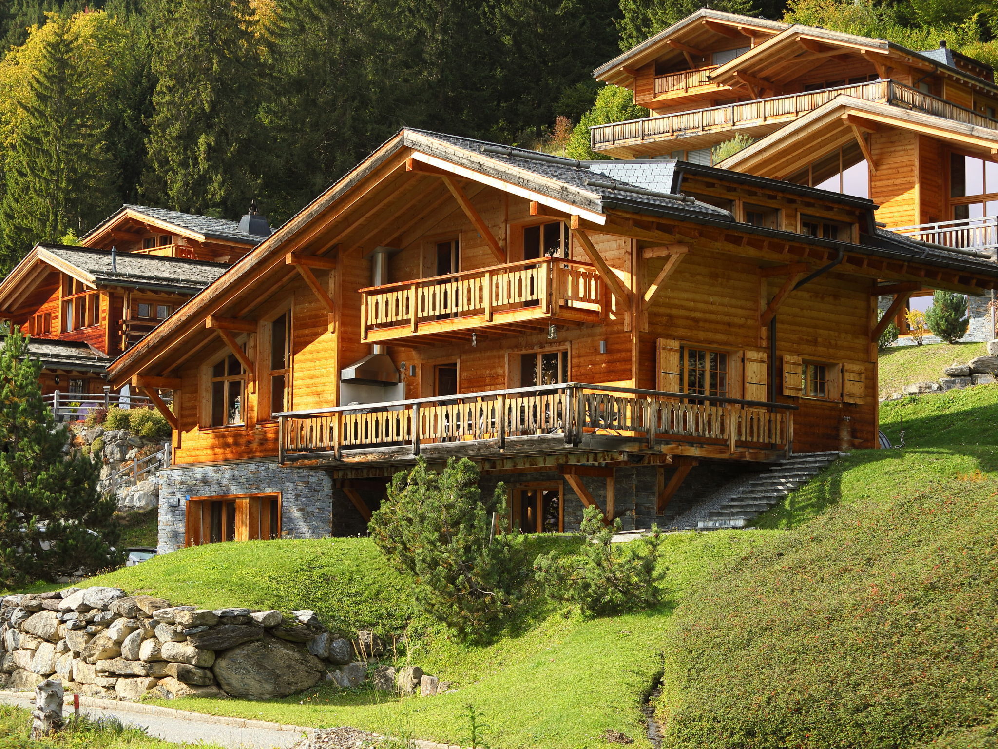 Chalet Rodoron Villars: Stunning 4-Bedroom Alpine Chalet with Hot Tub and Mountain Views in Swiss Villars