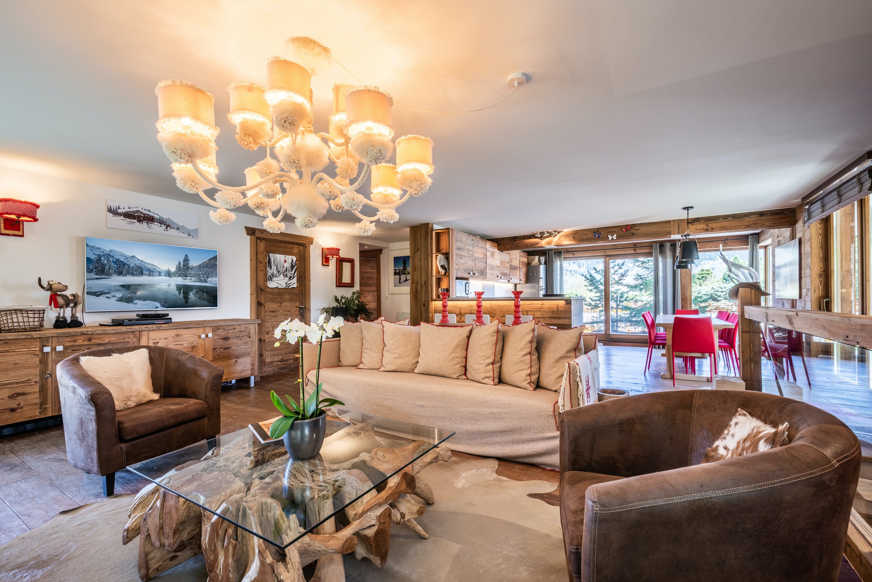 Chalet Saint-Bon Courchevel: Spacious 5-Bedroom Ski Chalet with Hot Tub, Savoy