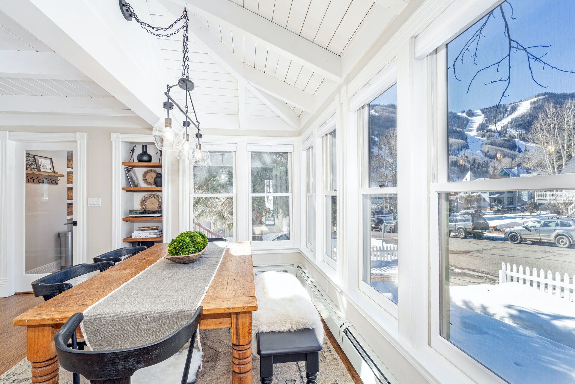 Chalet San Sophia: Luxury 3-Bedroom Chalet with Spectacular Mountain Views, Telluride