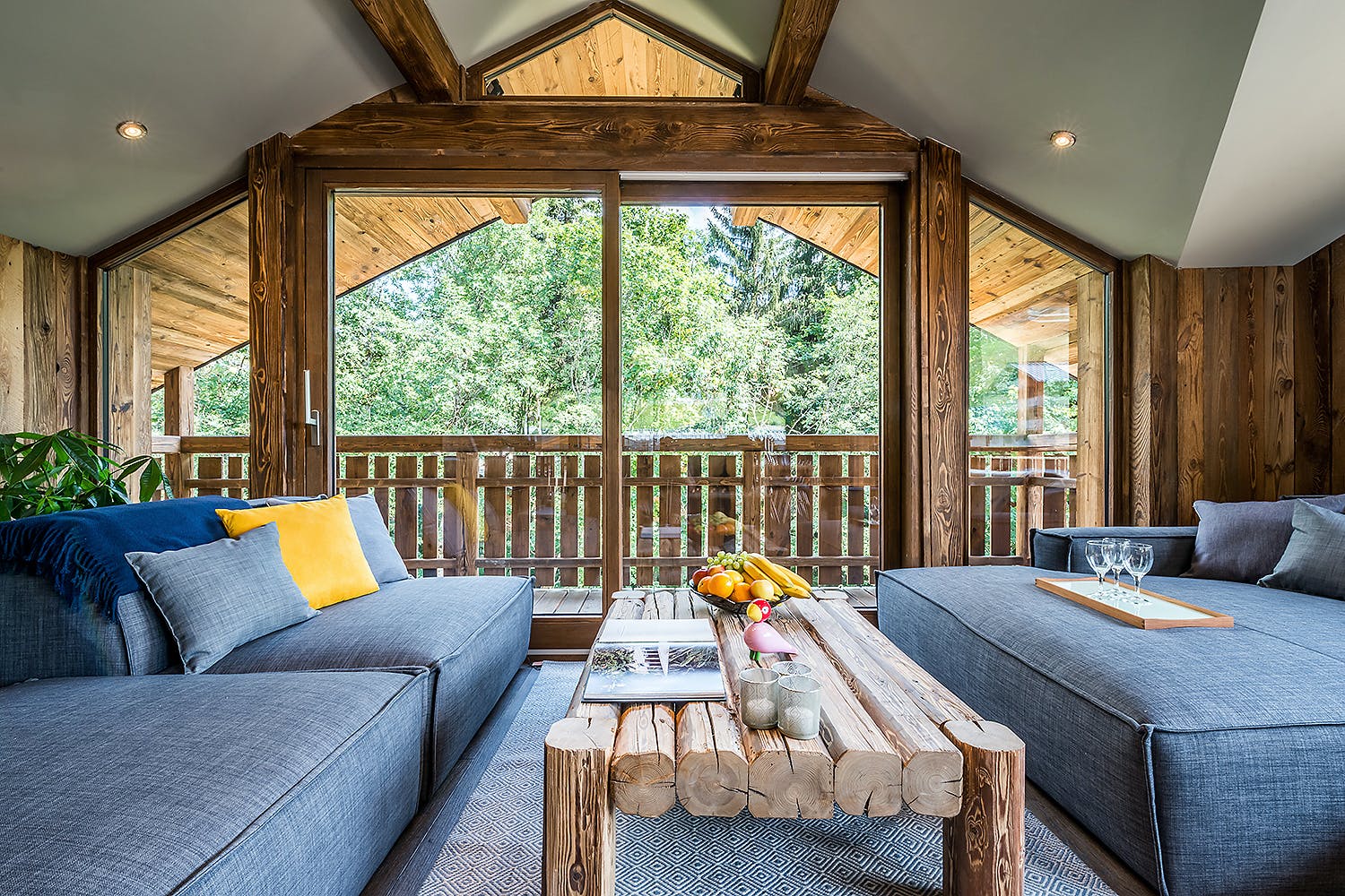 Chalet Sapin Les Gets: 4-Bedroom Luxury Chalet with Hot Tub, Les Gets