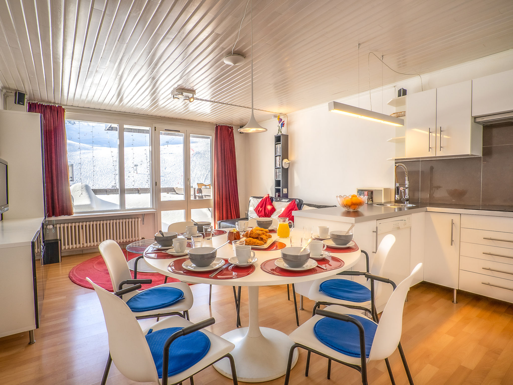 Chalet Saulces Tignes: Modern 2-Bedroom Apartment with Mountain Views and Ski-In Access in Val Claret