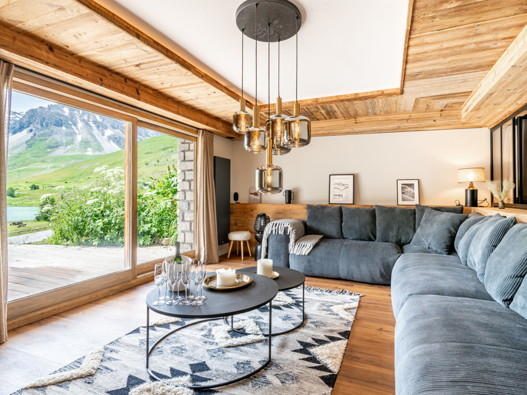 Chalet Saulire Tignes: Spacious 4-Bedroom Ski Apartment with Mountain Views and Spa Access in French Alps