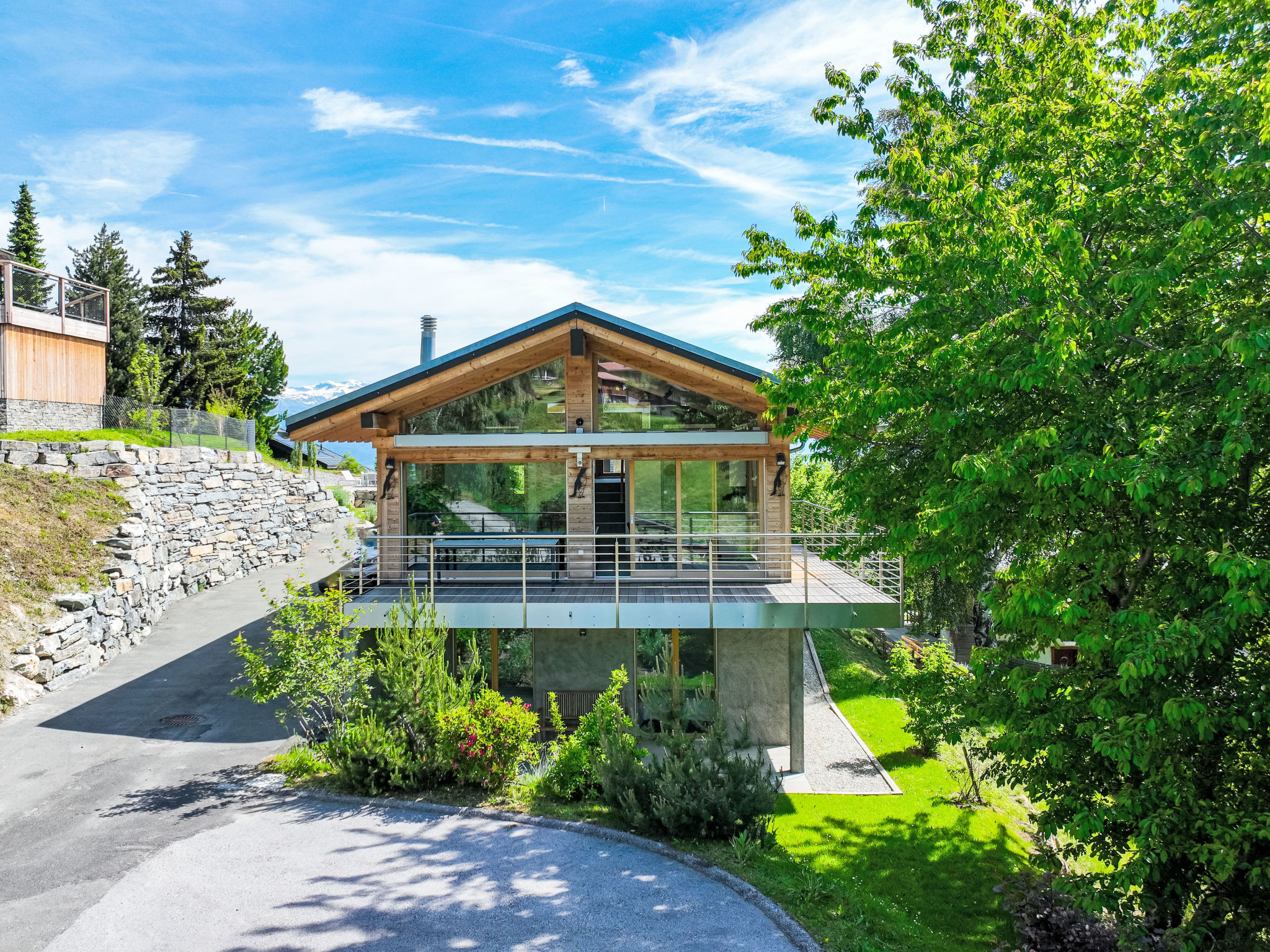 Chalet Savoleyres Nendaz: Luxury 3-Bedroom Mountain Chalet with Modern Alpine Design and Ski Access in Swiss Alps