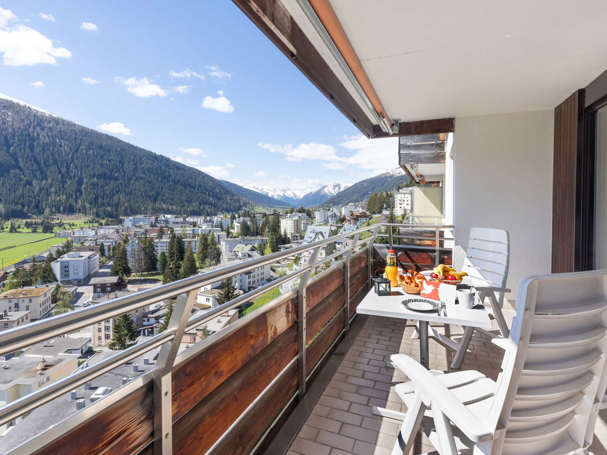 Chalet Scalettahorn Davos: Elegant Mountain Apartment with Stunning Alpine Views and Indoor Pool Access in Swiss Alps