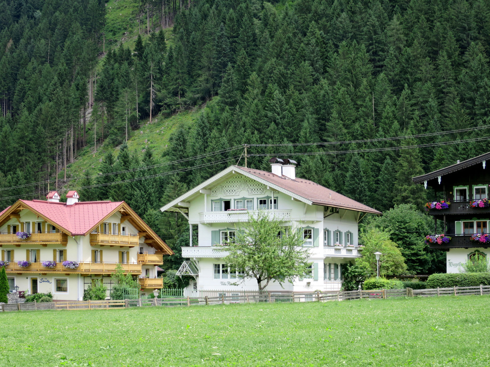 Chalet Schlegeis Mayrhofen: Premium 3-Bedroom Alpine Apartment with Panoramic Mountain Views in Austrian Ski Resort