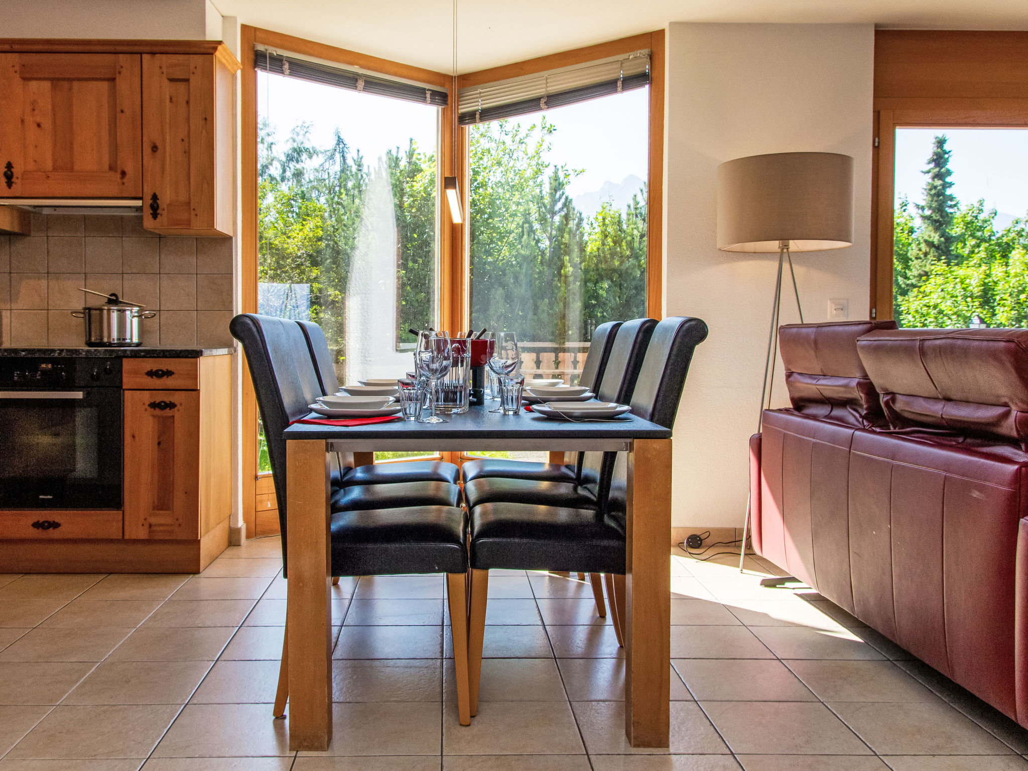 Chalet Sionne Nendaz: Modern Alpine Apartment with Mountain Views and Ski Access in Switzerland