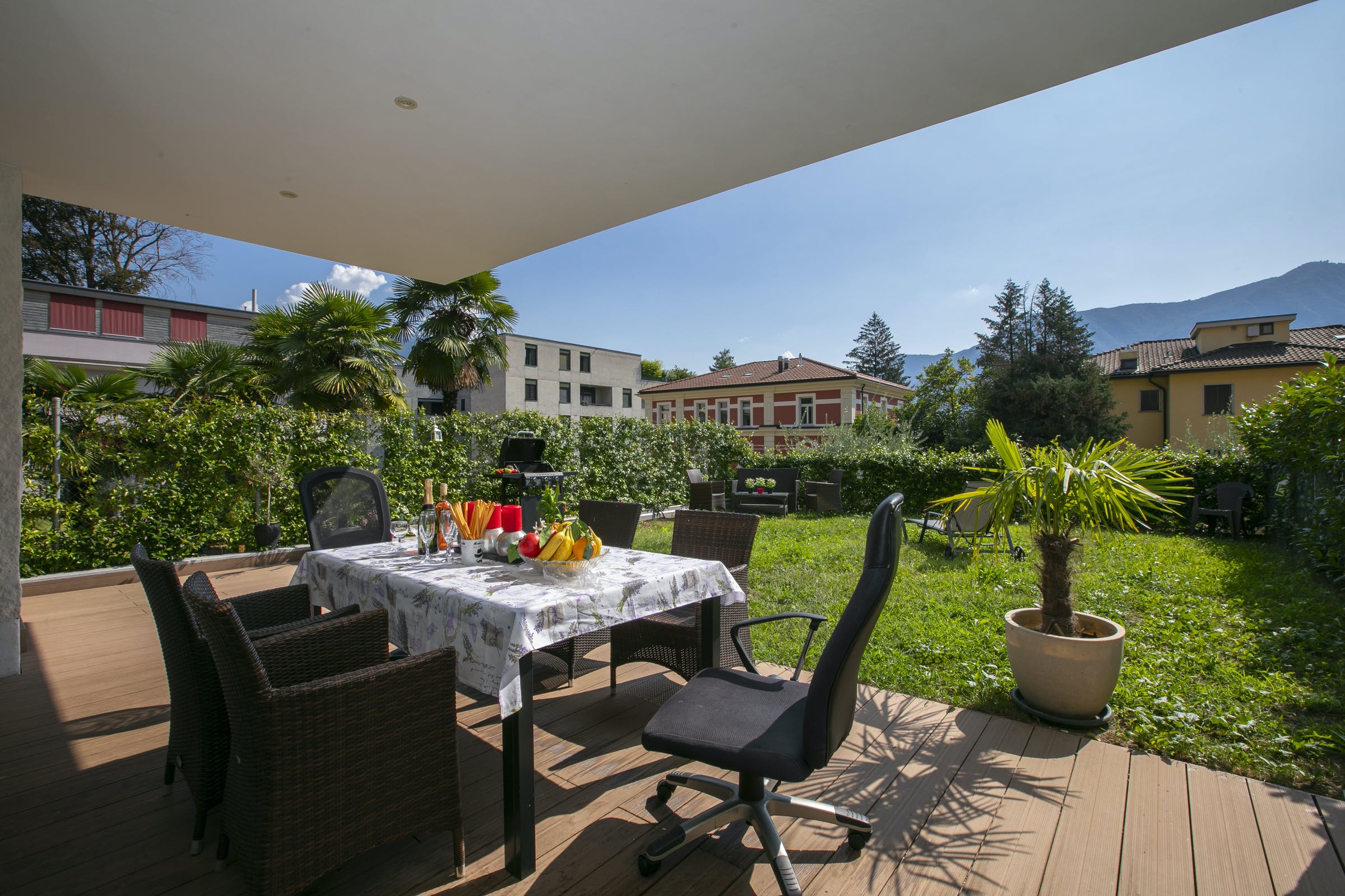 Chalet Sirocco Paradiso: 3-Bedroom Luxury Apartment with Lake Views, Ticino