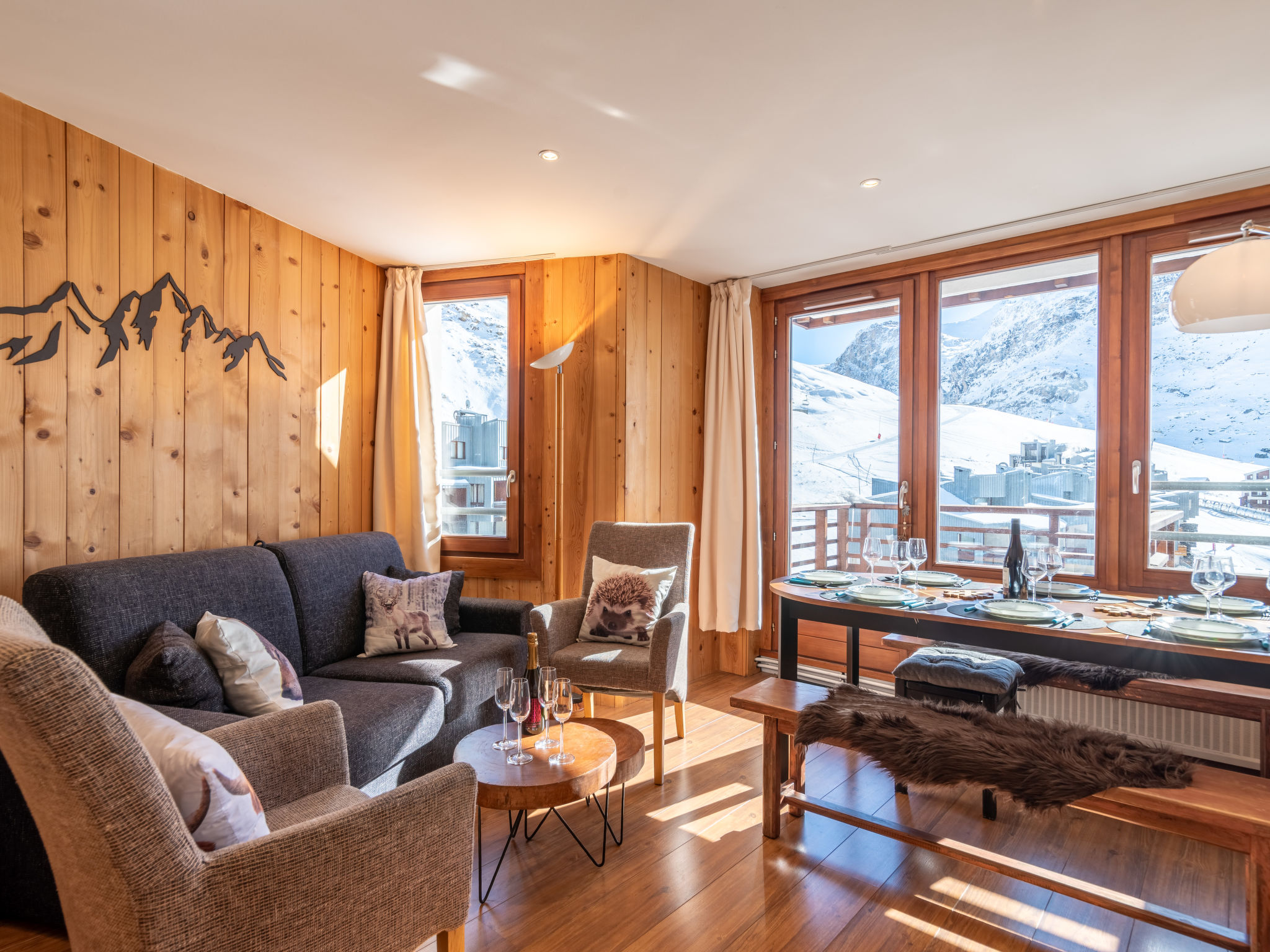 Chalet Solaise Tignes: Modern 2-Bedroom Alpine Apartment with Stunning Mountain Views and Ski Access in Val Claret