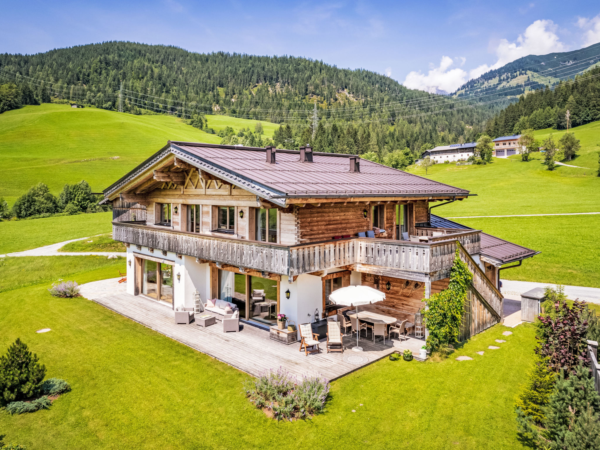 Chalet Steinernes Maria Alm: Spacious 4-Bedroom Alpine Chalet with Mountain Views and Ski Access in Austrian Alps