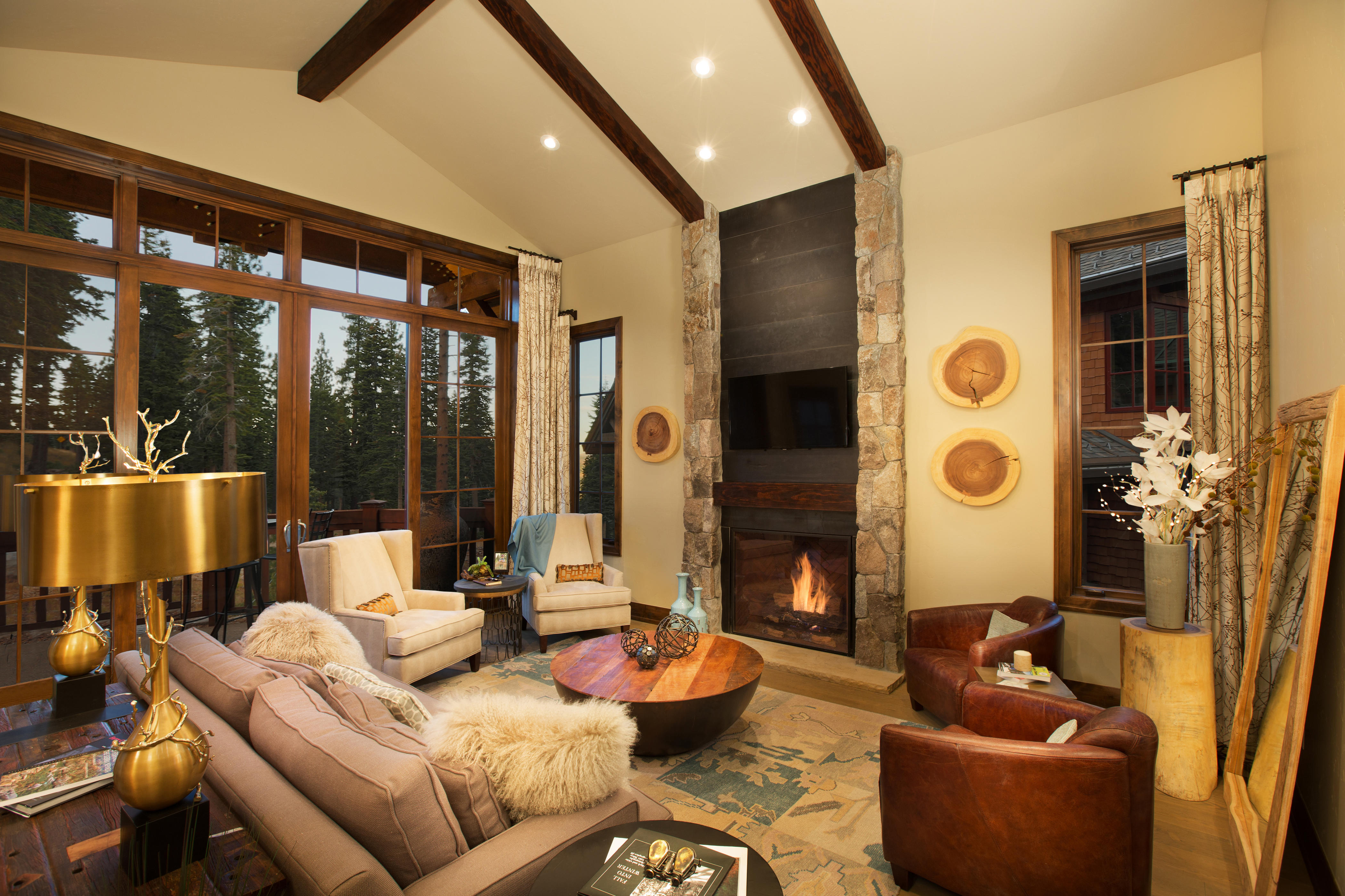 Chalet Tahoe Carnelian: Luxury 3-Bedroom Chalet with Pool and Ski Access, Carnelian Bay