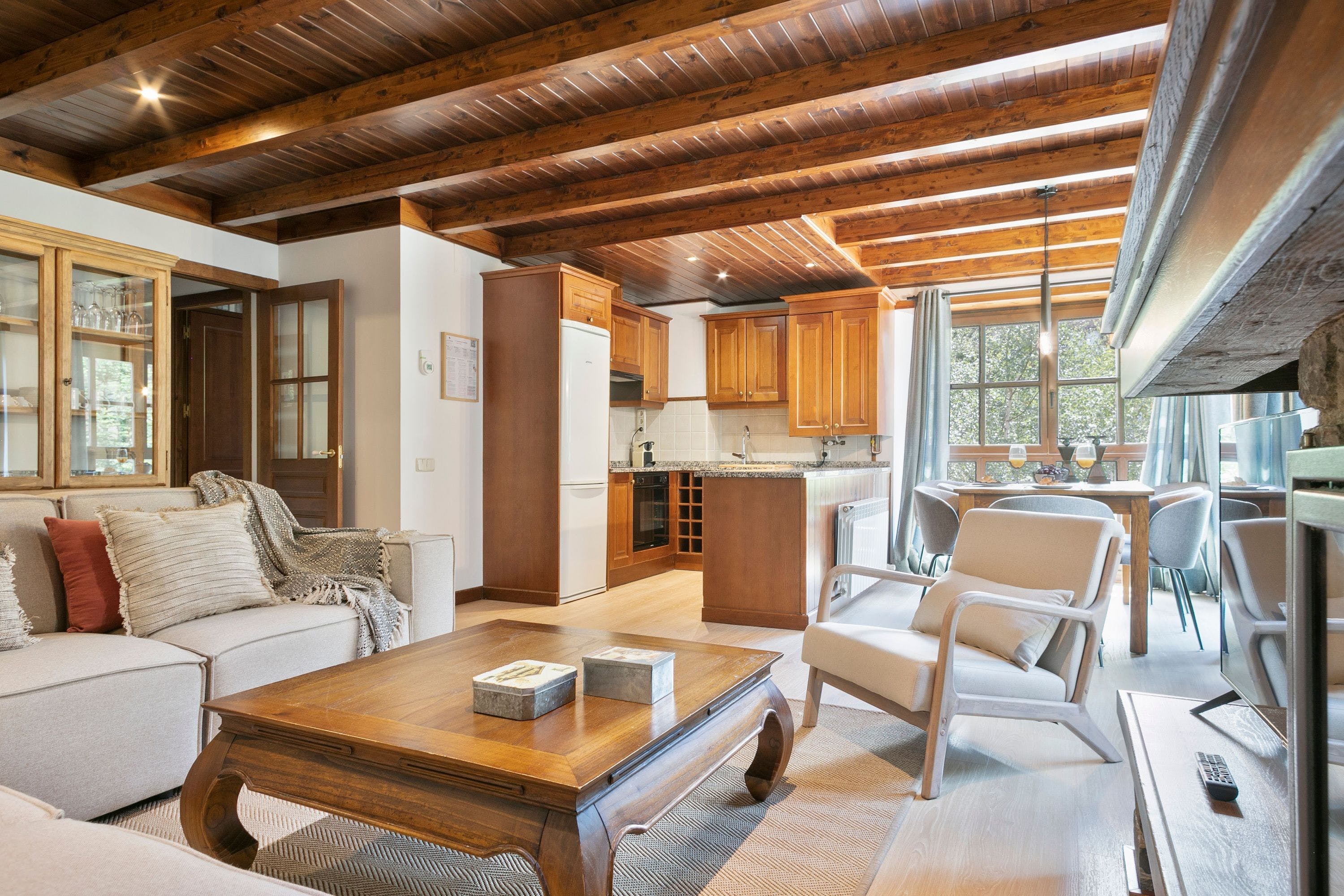 Chalet Tuc Aran: Charming 3-Bedroom Ski Chalet with Mountain Views, Val d’Aran