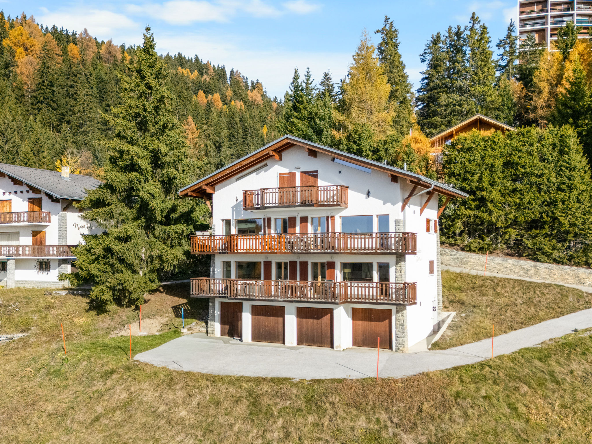 Chalet Vermala Montana: Cozy 2-Bedroom Mountain Apartment with Stunning Alpine Views and Ski Access