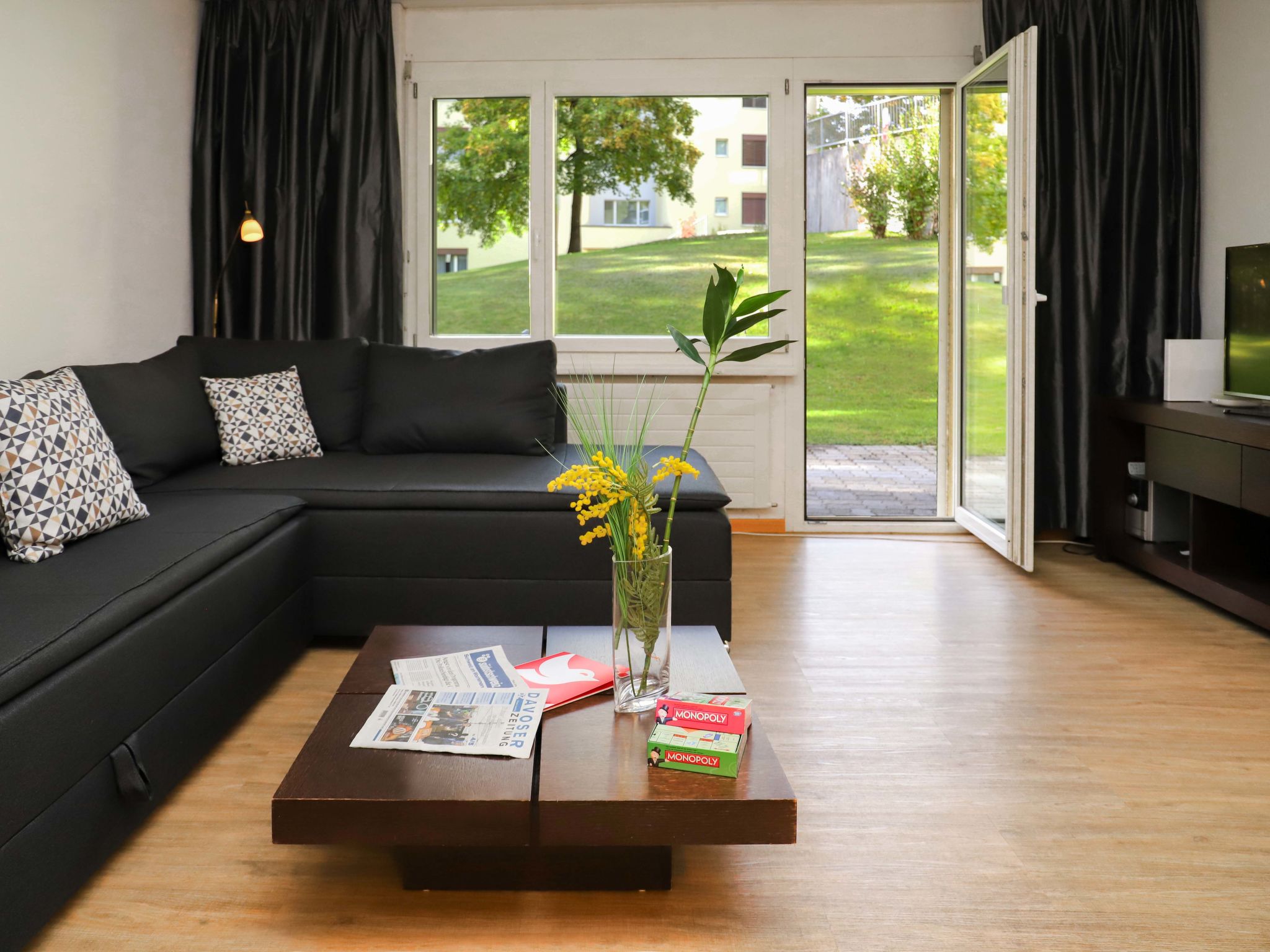 Chalet Weissfluh Davos: Modern 1-Bedroom Apartment with Mountain Access and Central Location in Swiss Alps
