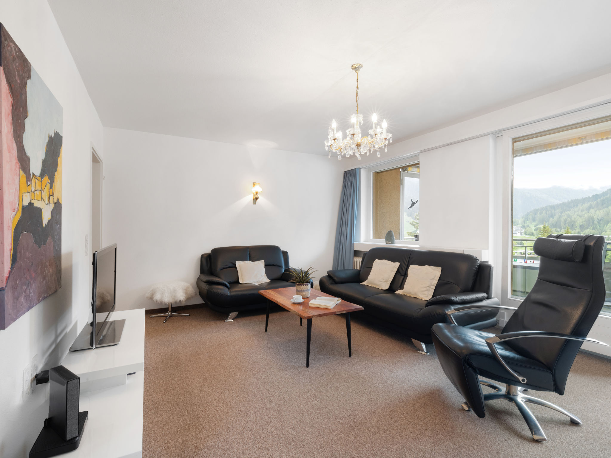 Chalet Zauberberg Davos: Spacious 5-Bedroom Mountain Chalet with Panoramic Alpine Views and Central Location