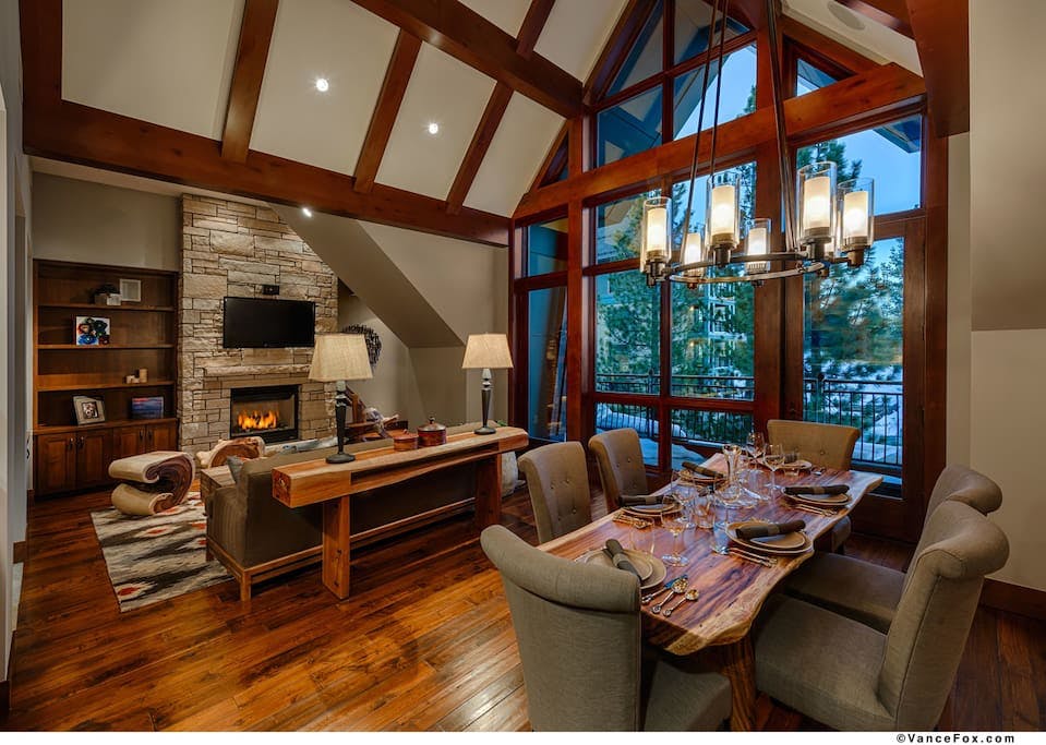 Chalet Zephyr Carnelian Carnelian Bay: Luxury 3-Bedroom Penthouse with Hot Tub and Ski Access, Carnelian Bay