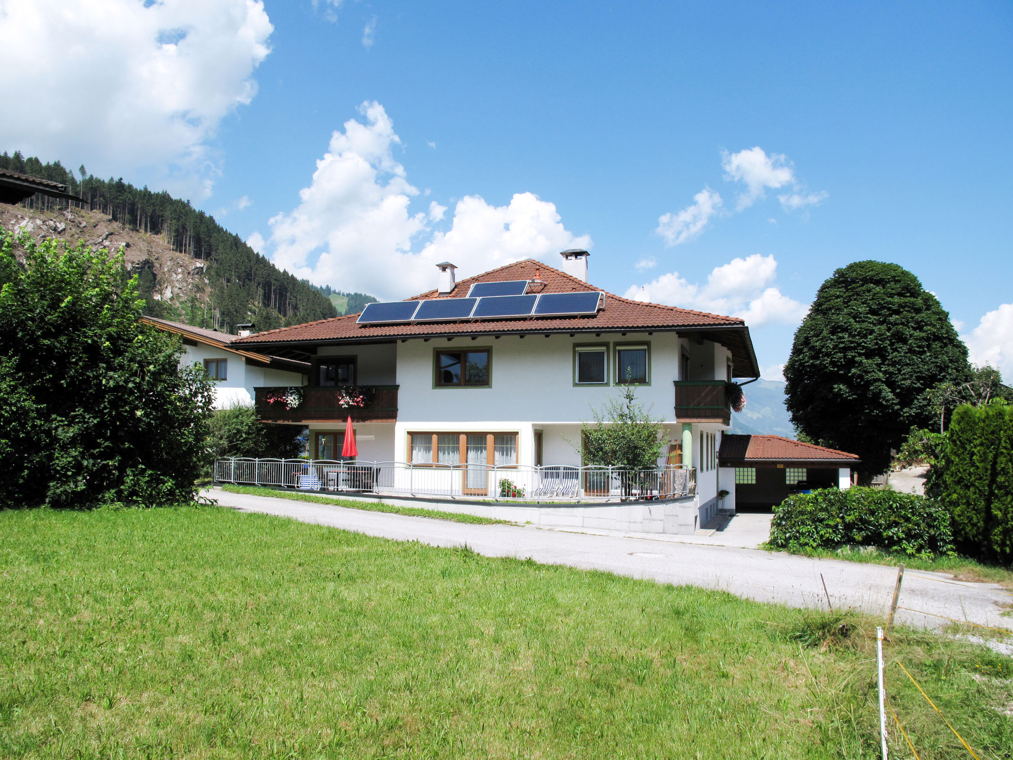 Chalet Zillertal Zell Zell am Ziller: Modern 3-Bedroom Alpine Apartment with Mountain Access and Ski Convenience in Austria