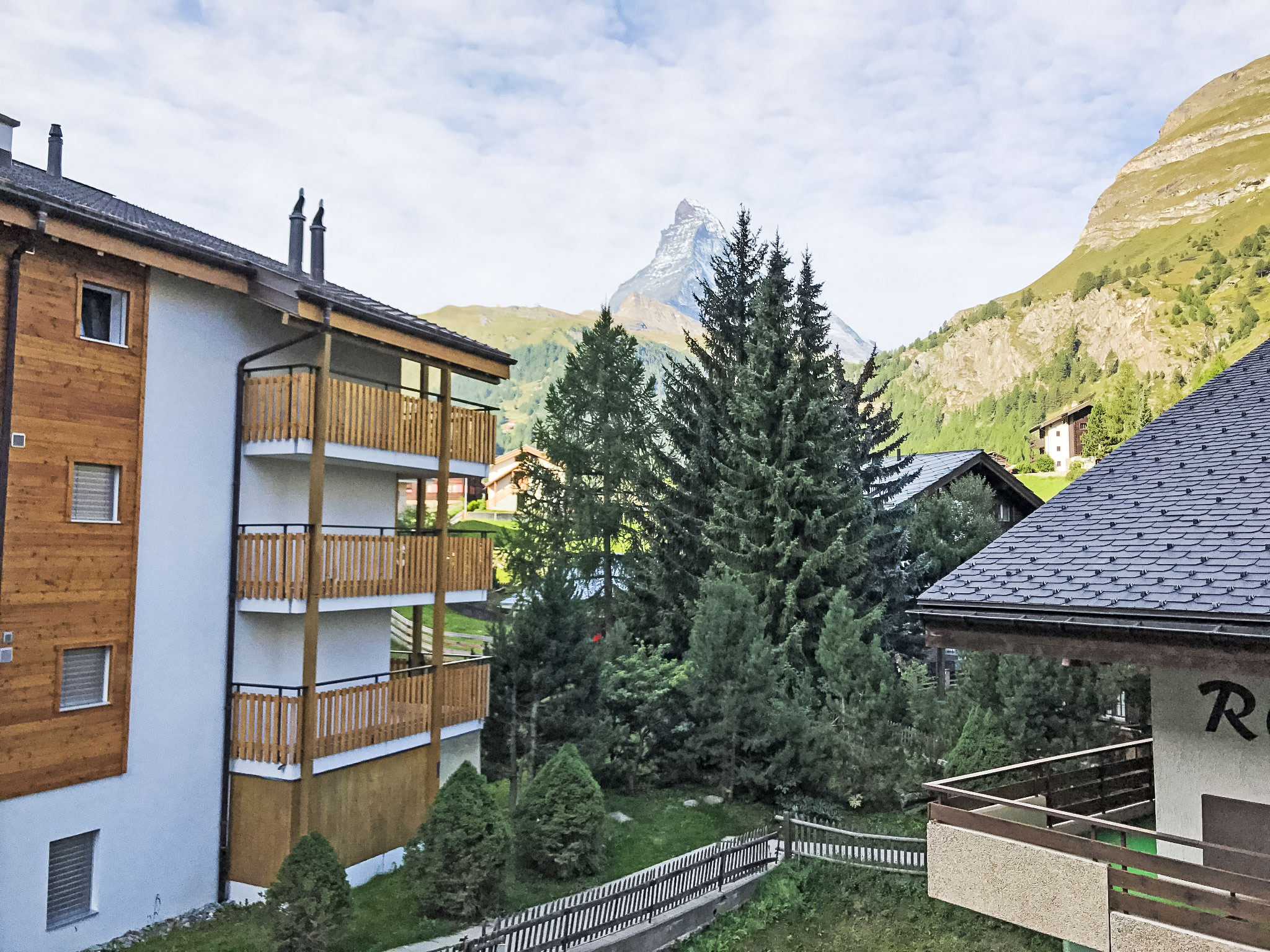 Chalet Zmuttgletscher Zermatt: Contemporary 2-Bedroom Alpine Retreat with Matterhorn Views in the Swiss Alps