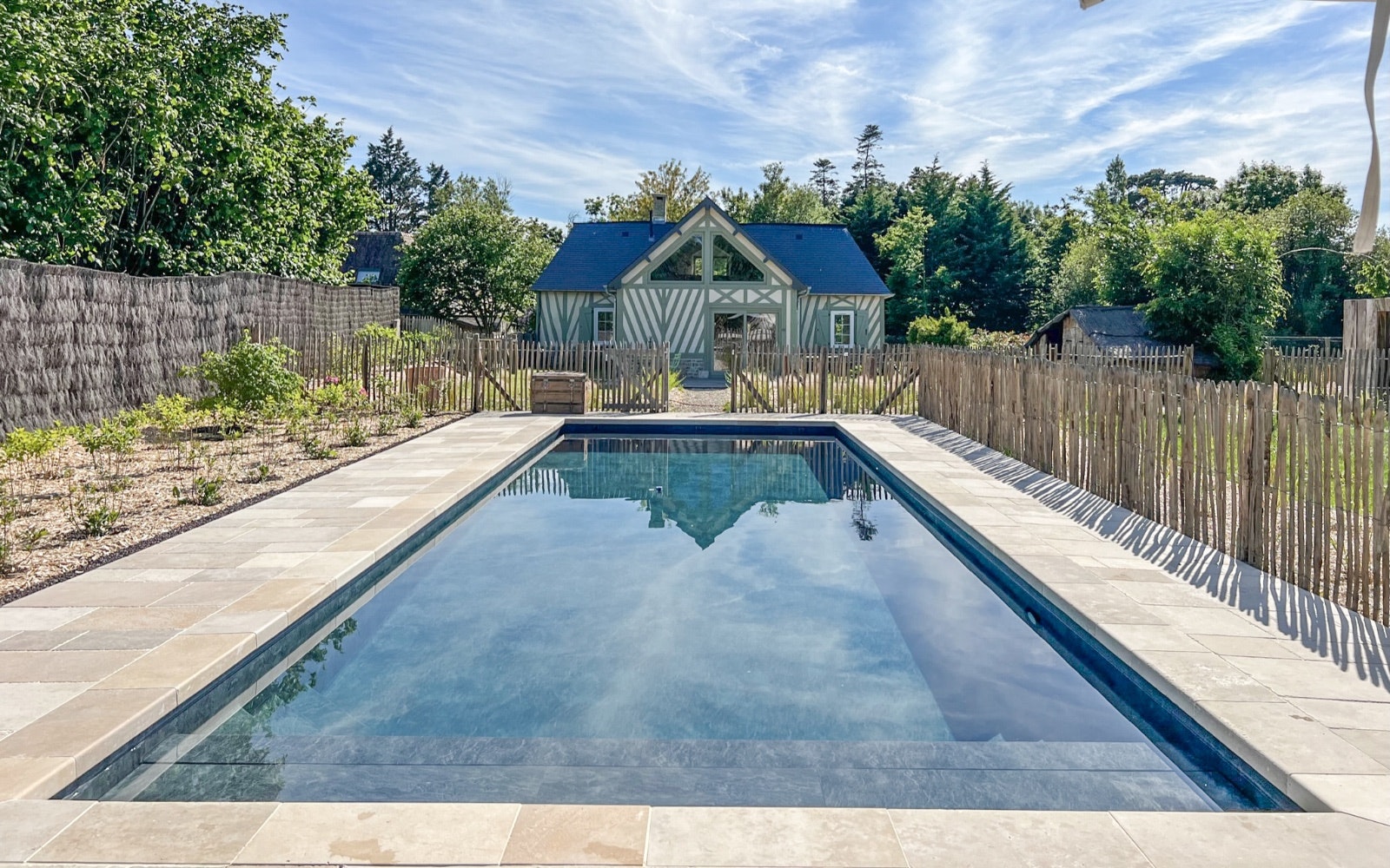 Château Becquet Eure: Charming 3-Bedroom Apartment with Heated Pool and Sea Views, Eure Normandy