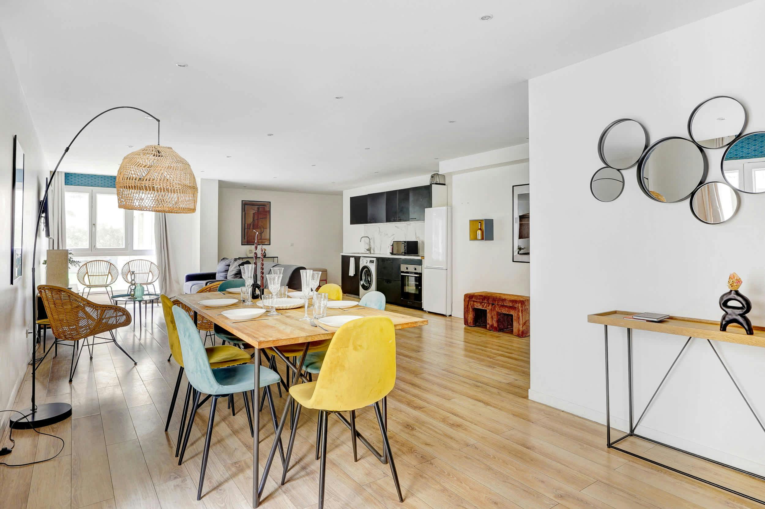 Château Buttes Paris: Spacious 4-Bedroom Townhouse for Families, Belleville – Buttes Chaumont