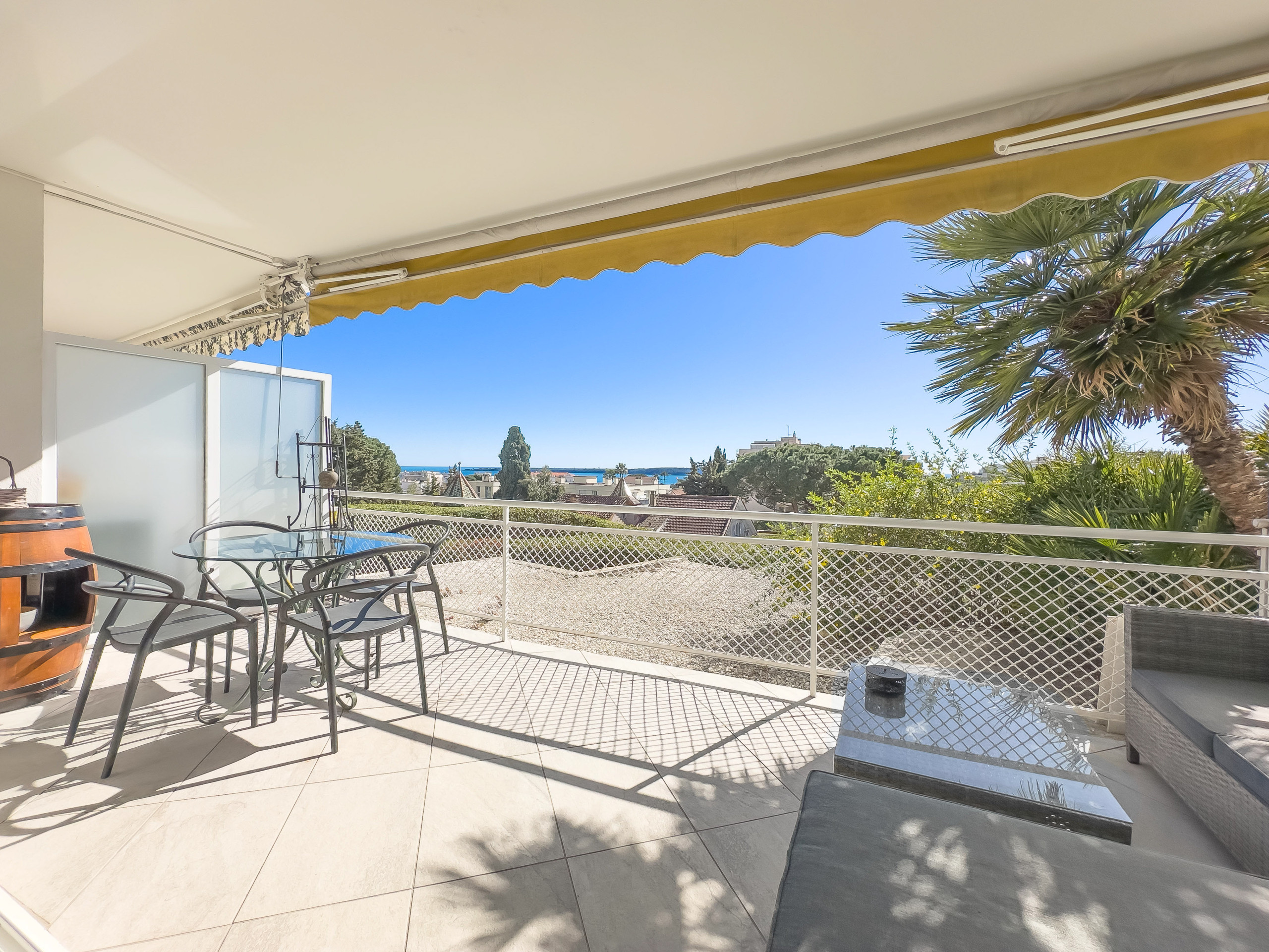 Château Californie Cannes: Chic 1-Bedroom Apartment with Seaview and Air-Con, Apartment Rental Cannes