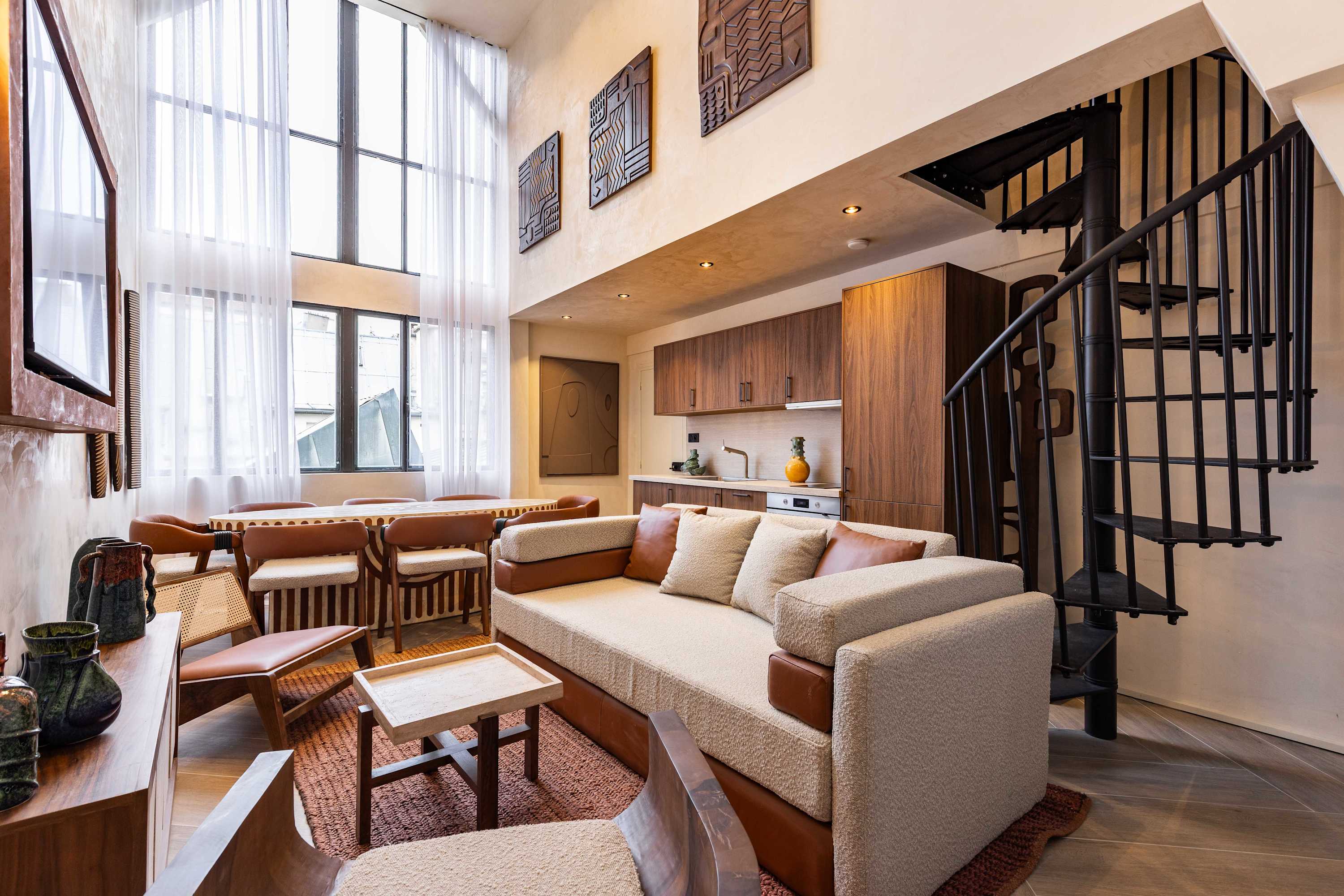 Château Catacombes Paris: Luxury 5-Bedroom Townhouse with Family-Friendly Features, Paris