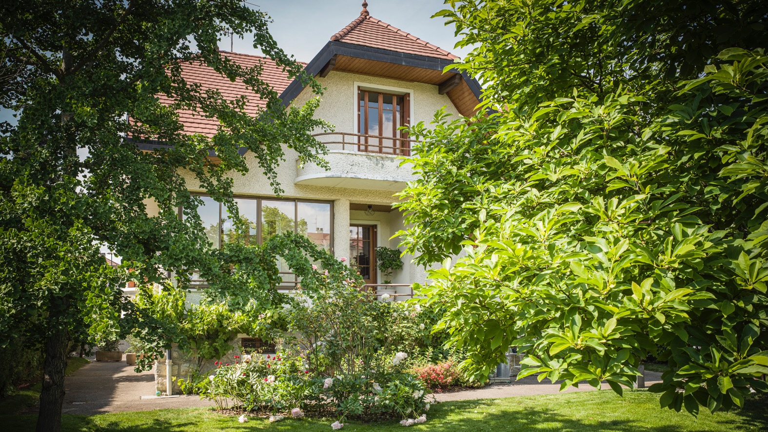 Château Céline Annecy: Charming 4-Bedroom Townhouse Rental with Garden and Lake Access, Annecy