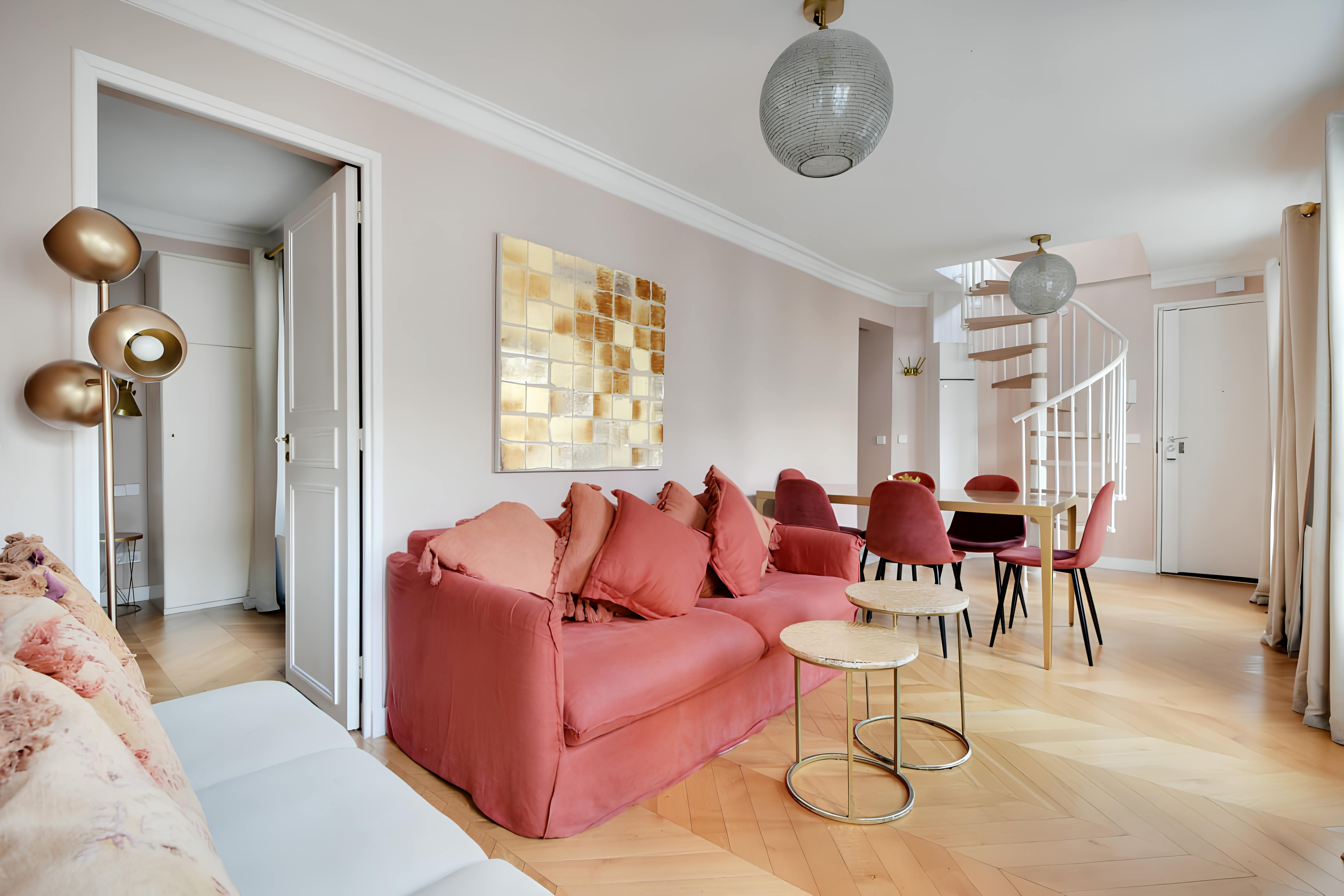 Château Courcelles Opéra: Luxury 4-Bedroom Townhouse with Balcony, Opéra – Madeleine – Grands Magasins