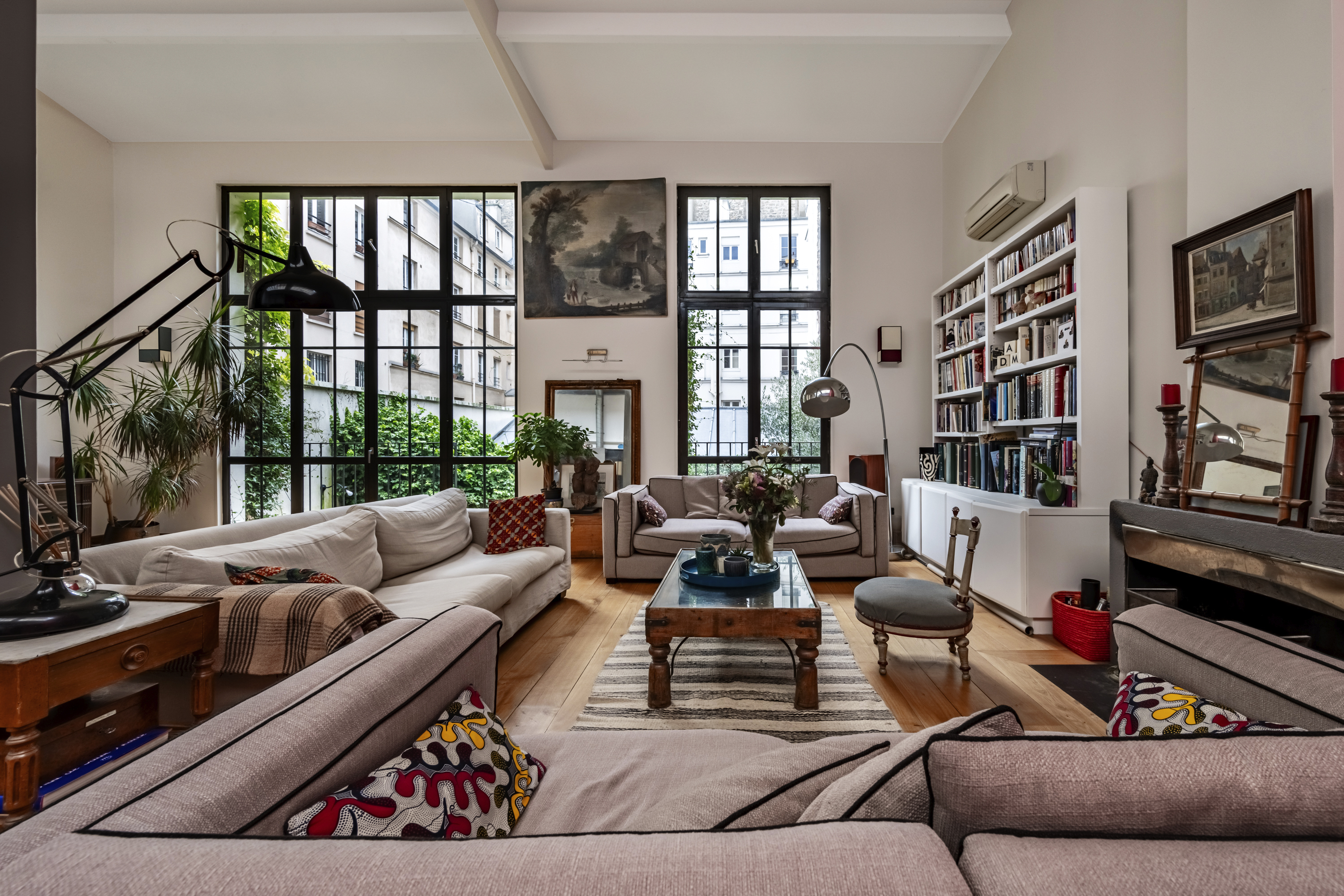 Château Églantine Batignolles: Luxurious 5-Bedroom Apartment with Pool in Batignolles, Paris
