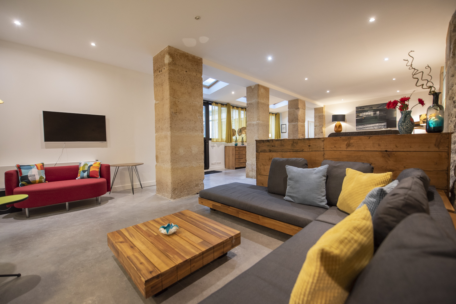 Château Enclos Marais Le Marais: Chic 2-Bedroom Family Apartment Rental in Le Marais, Paris