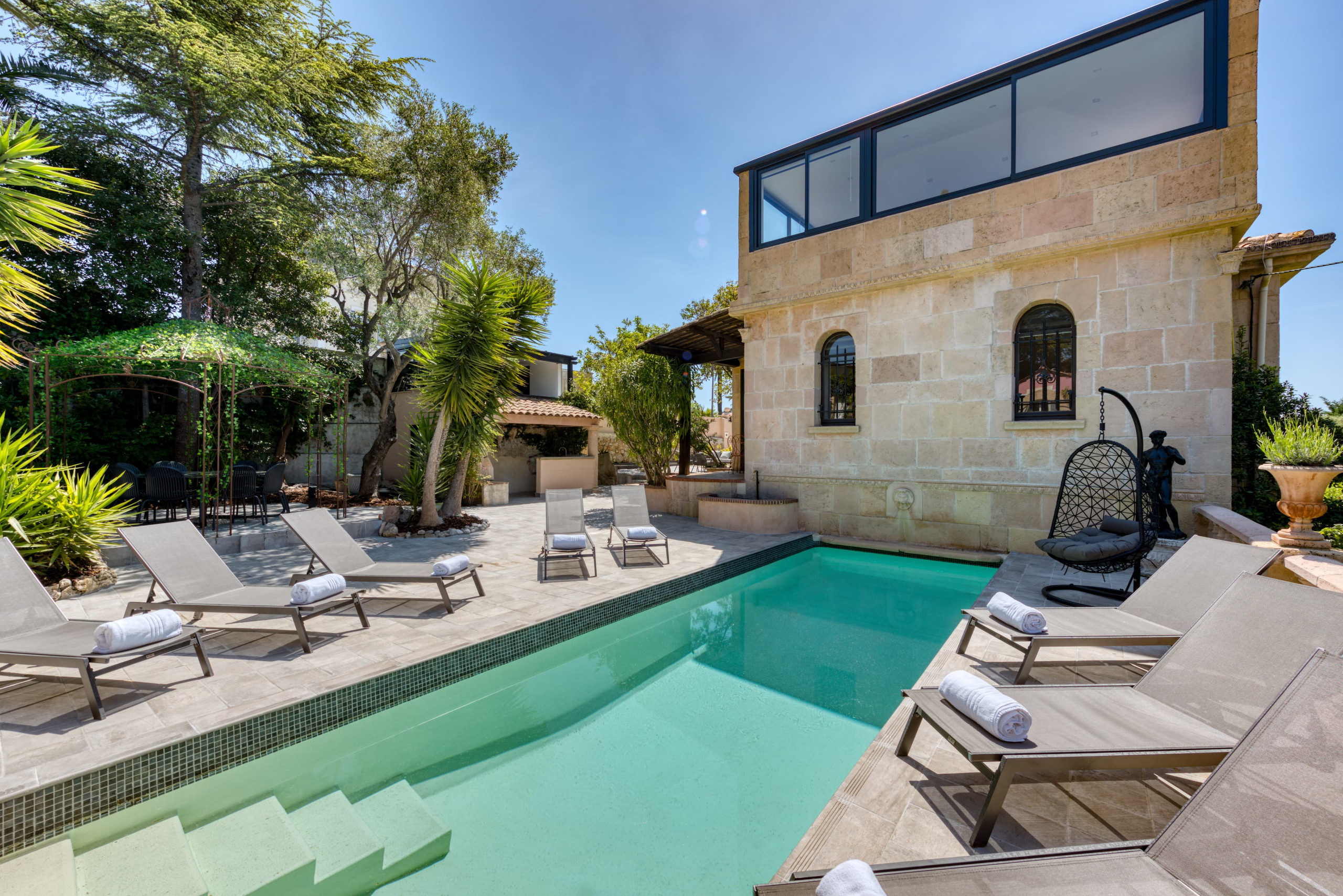 Château Esterel Cannes Cannes 10: Luxury 6-Bedroom Villa with Pool and Sea Views, Cannes