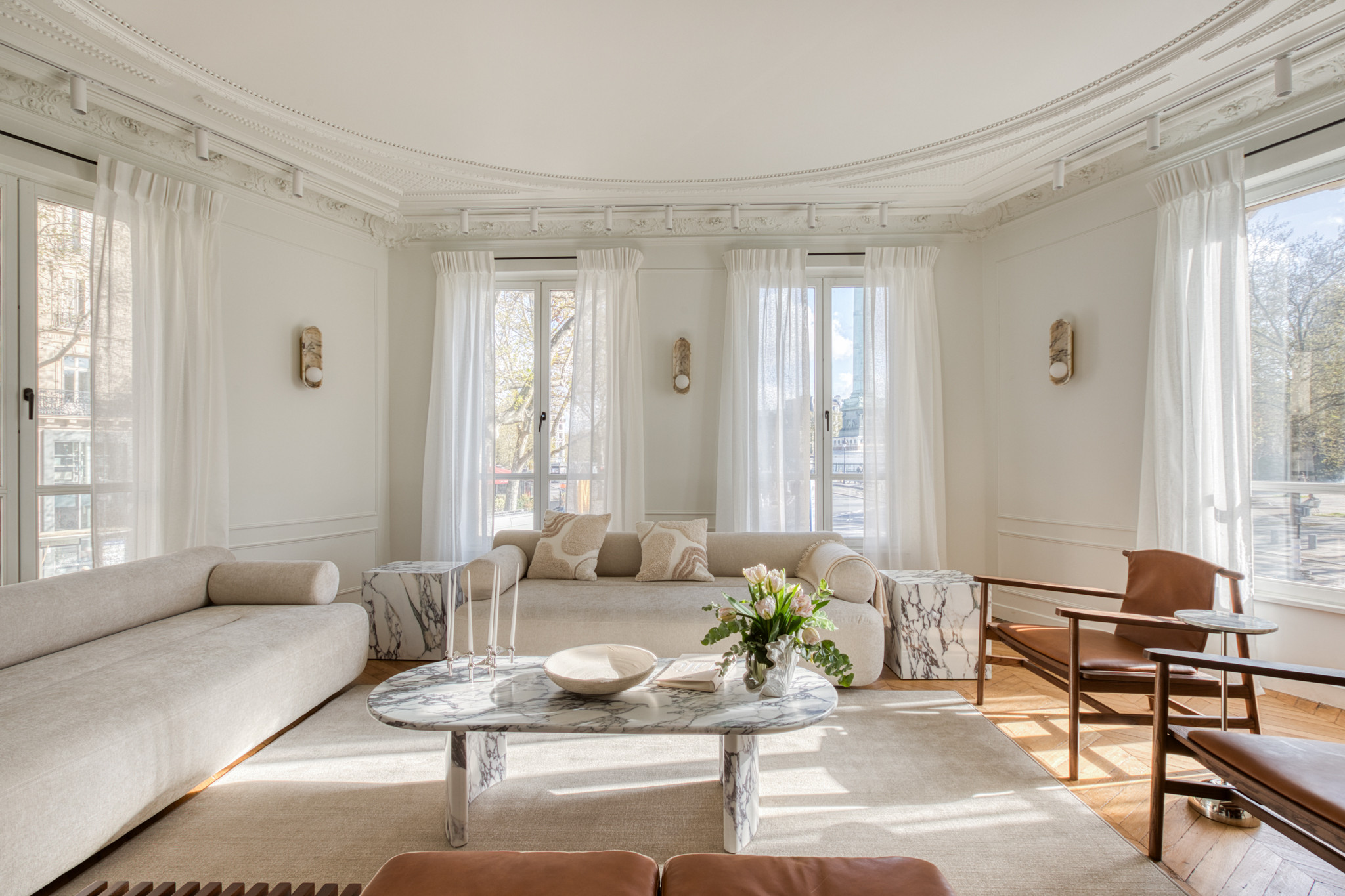 Château Faubourg Bastille: Elegant 4-Bedroom Apartment Rental with Air Conditioning in Bastille Paris